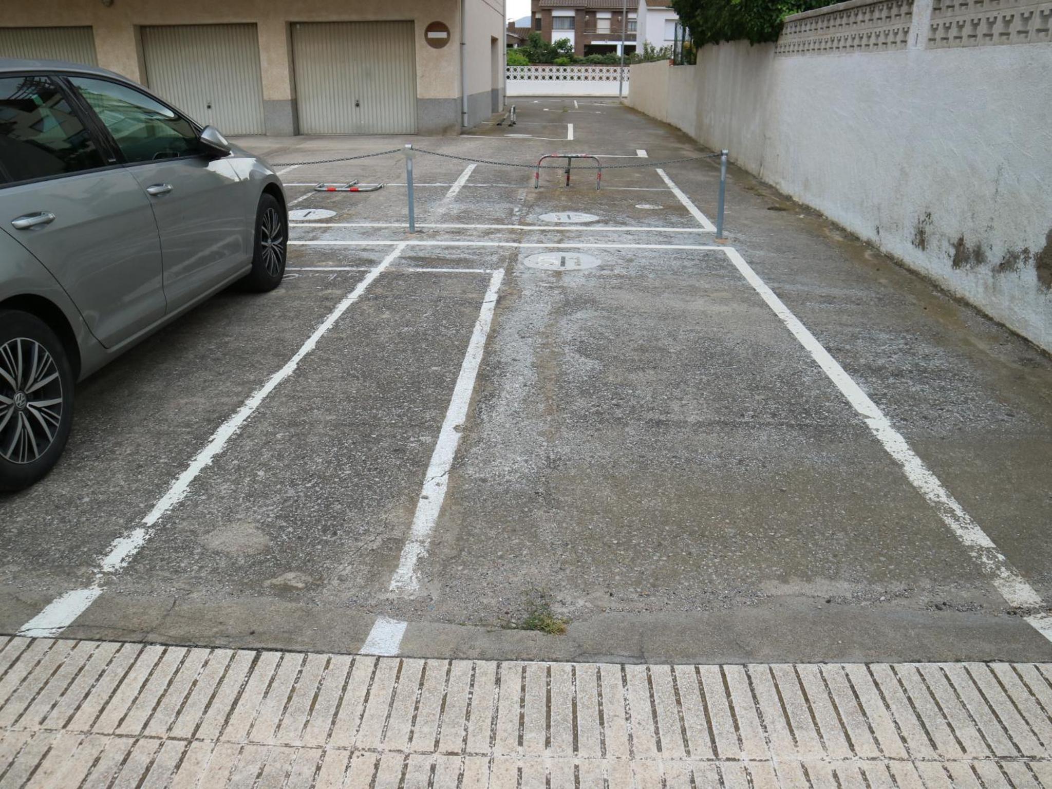 DELTA 5º2ª en Roses — parking