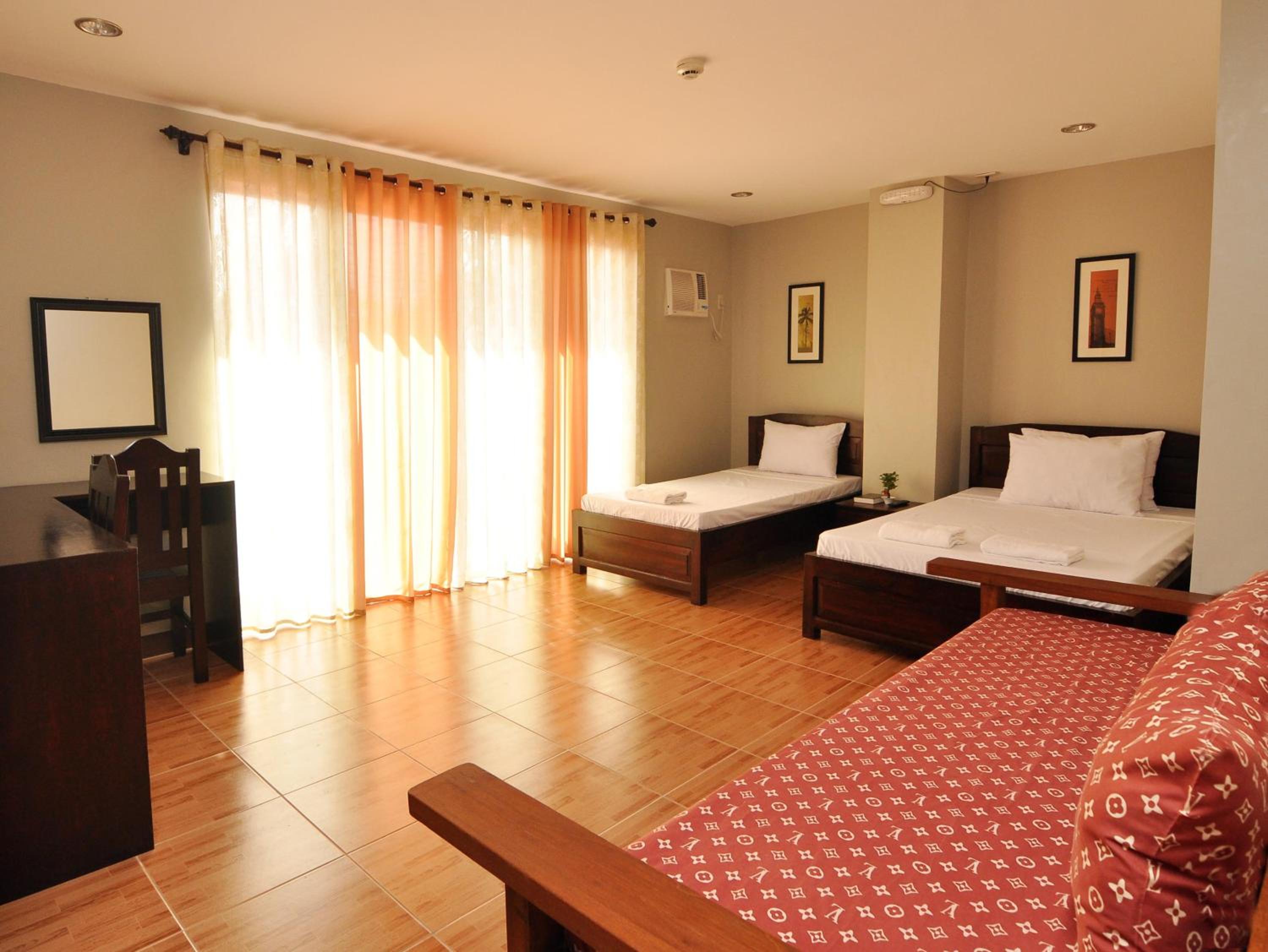 Harbour Gardens Tourist Inn - Image 3