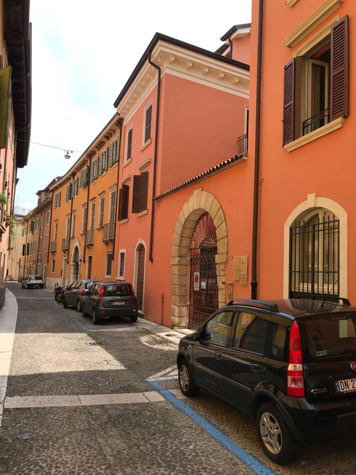 Verona's Central Apartment behind the Arena photo 2