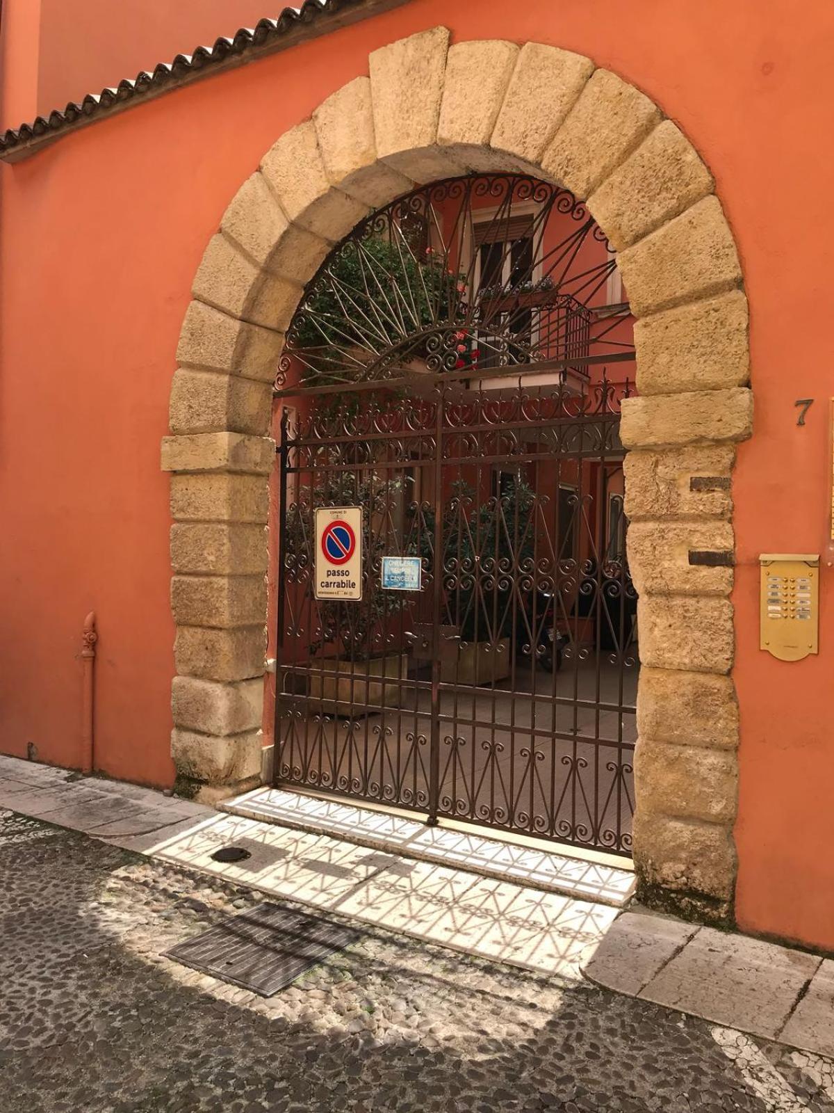 Verona's Central Apartment behind the Arena photo 3