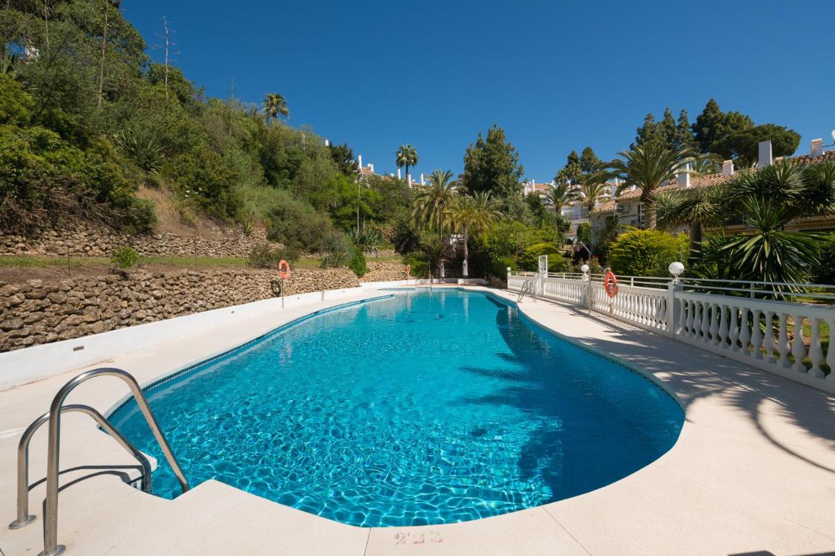 Calahonda Townhouse by GHR Rentals view 3