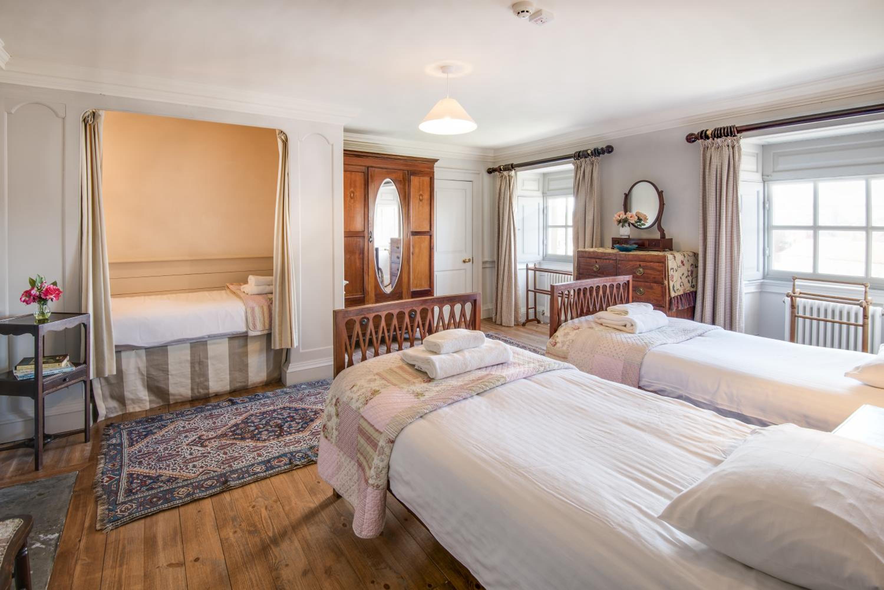 Gunsgreen Apartment- LARGE two floor apartment!! Sleeps up to 11 people, First floor available separately, sleeping 2 people at a reduced rate!!!