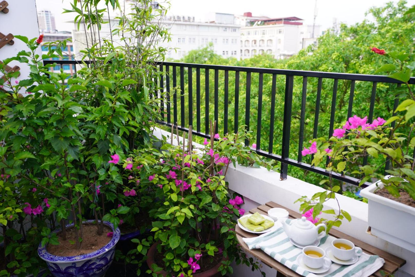 Elegant Studio Yet Kieu
