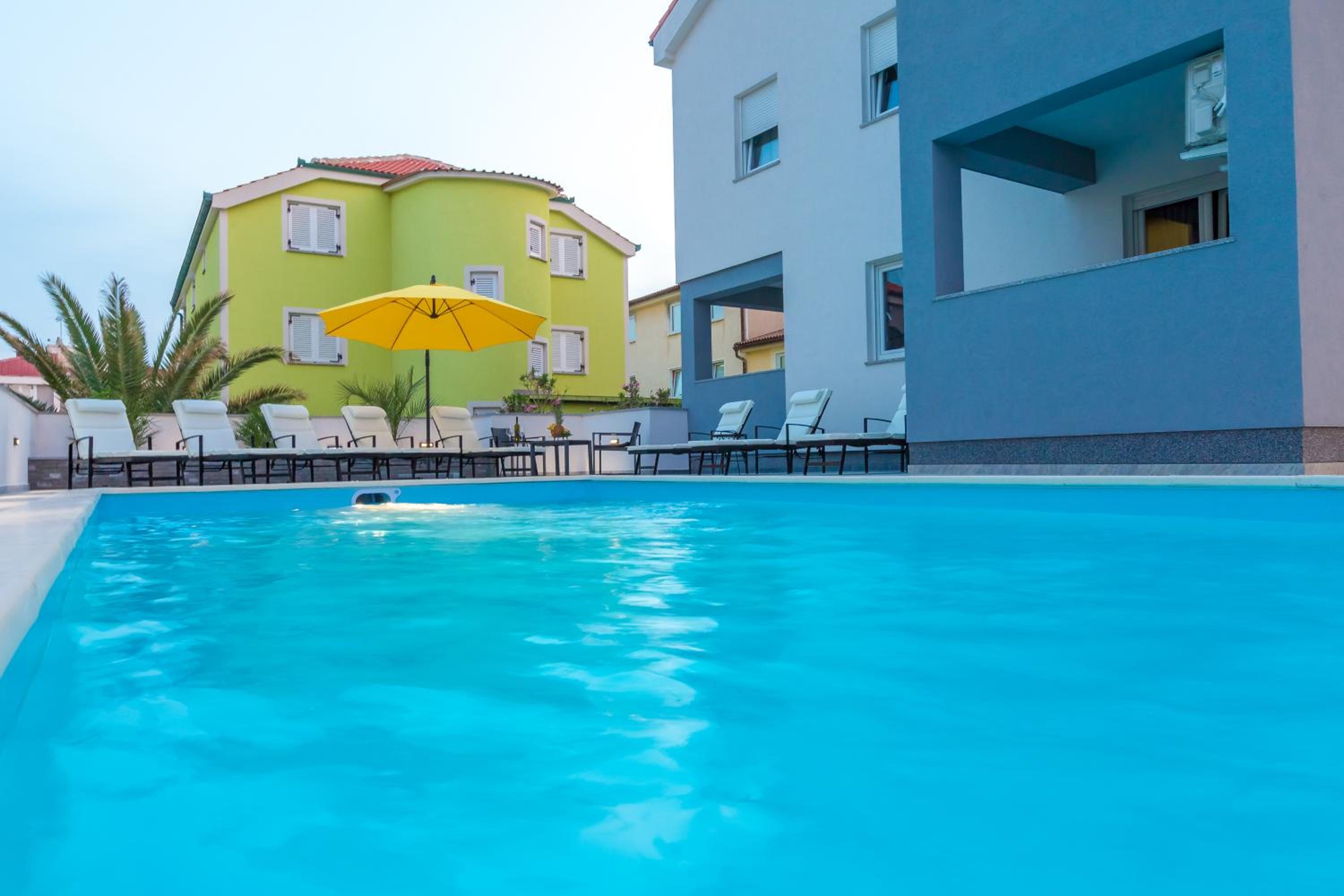Lucky Luke Pool Apartments view 4