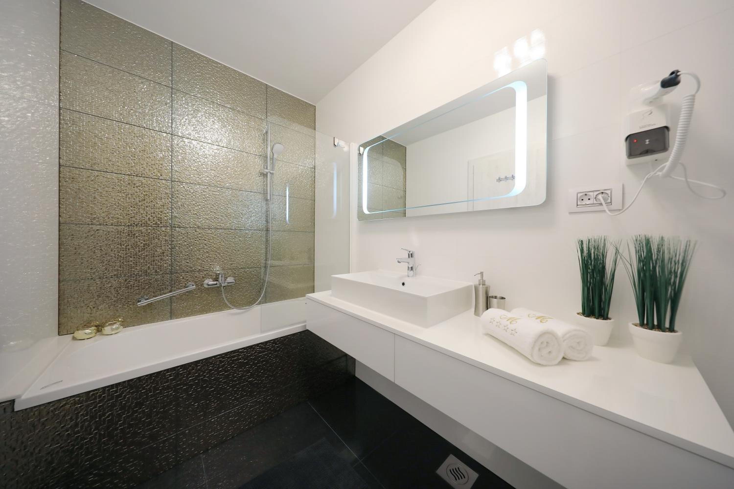 Luxury Majpruz Suites