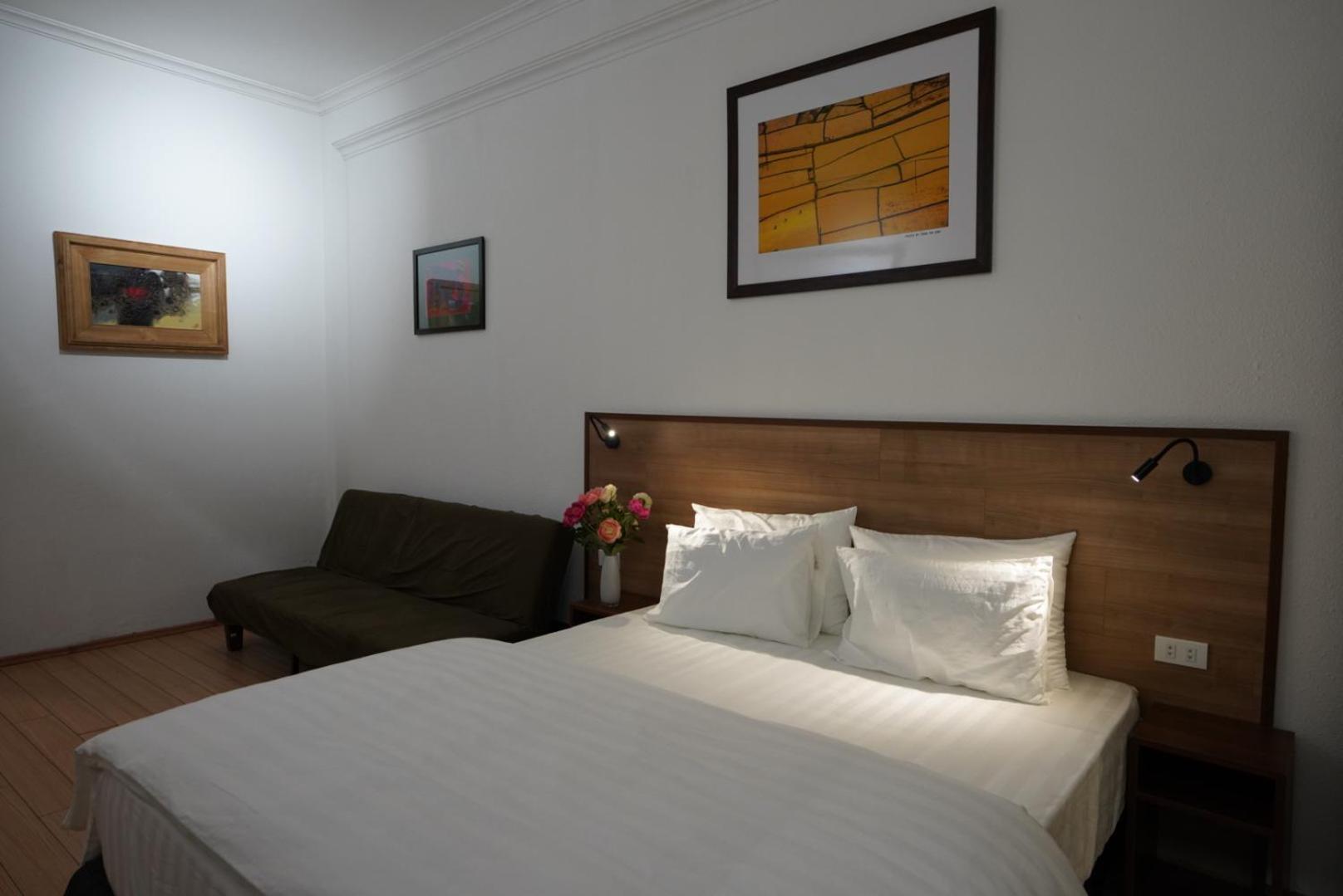 Elegant Studio Yet Kieu