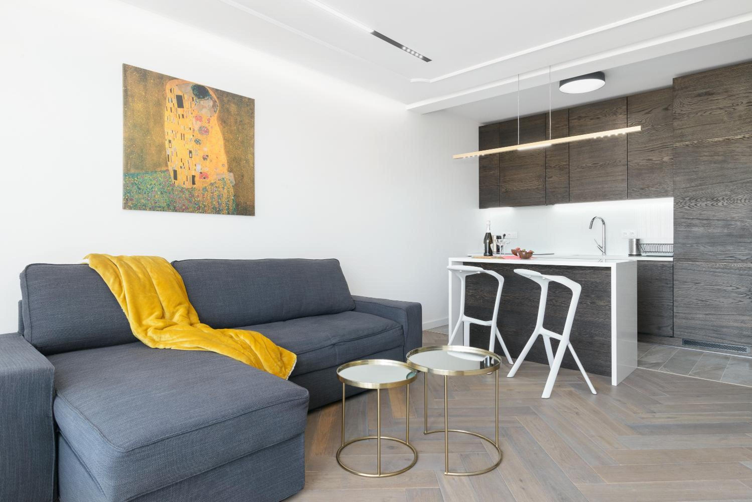 Perfectely located stay with free parking view 2
