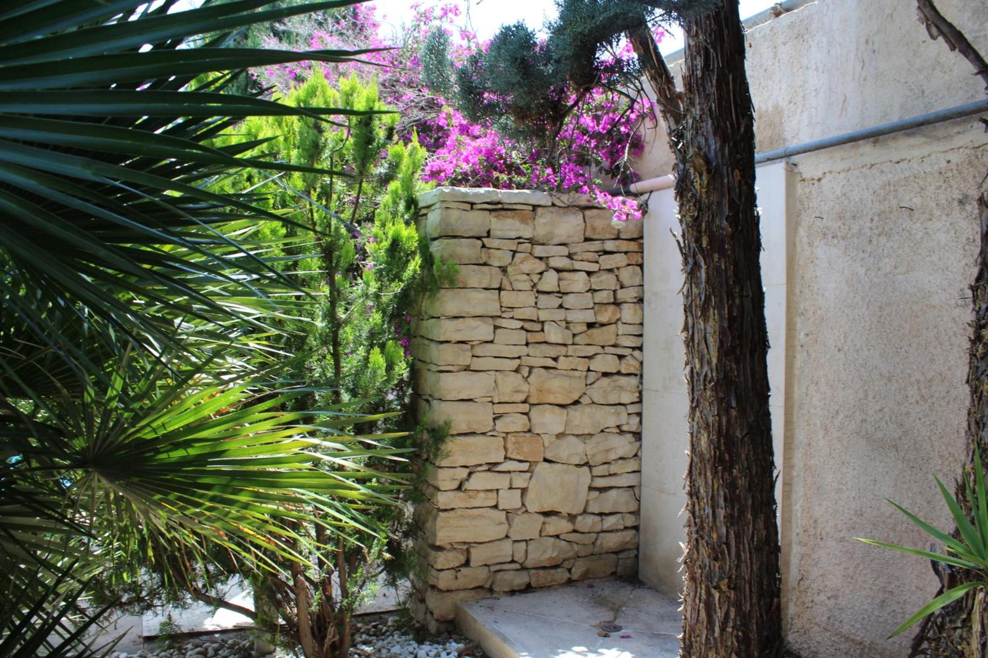 Photo 51