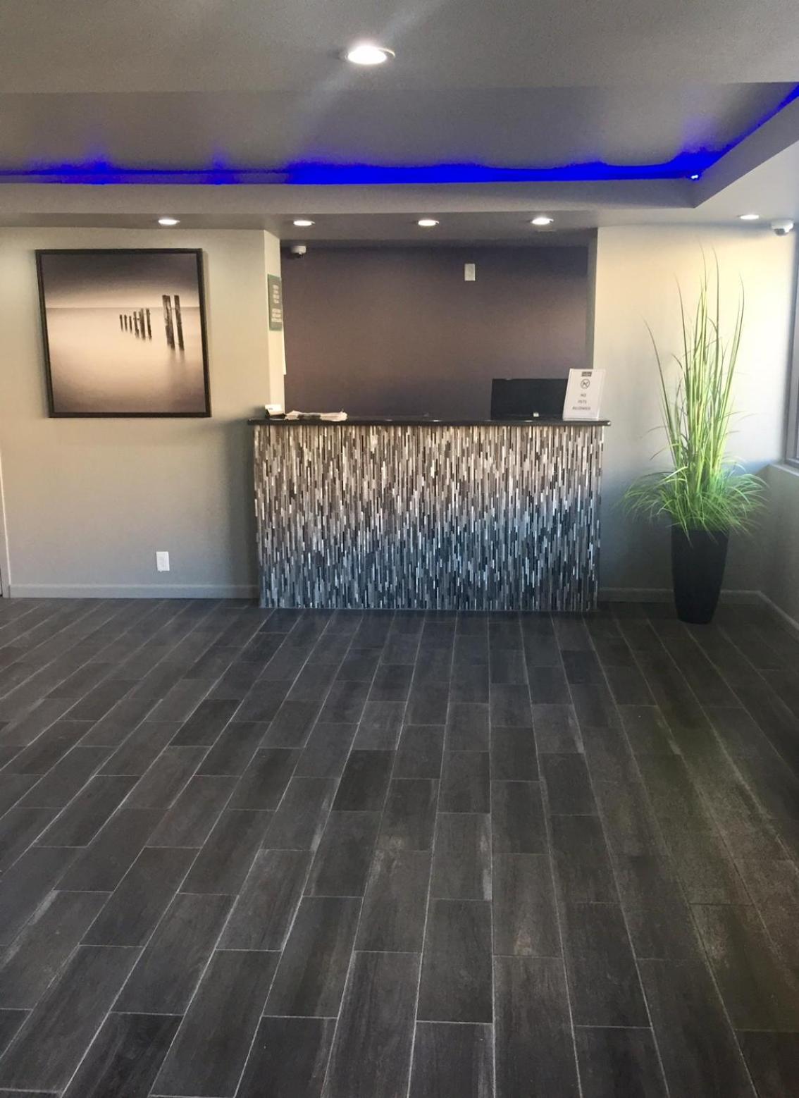 Little Rock Vacations - Super Stay Inn - Property Image 4