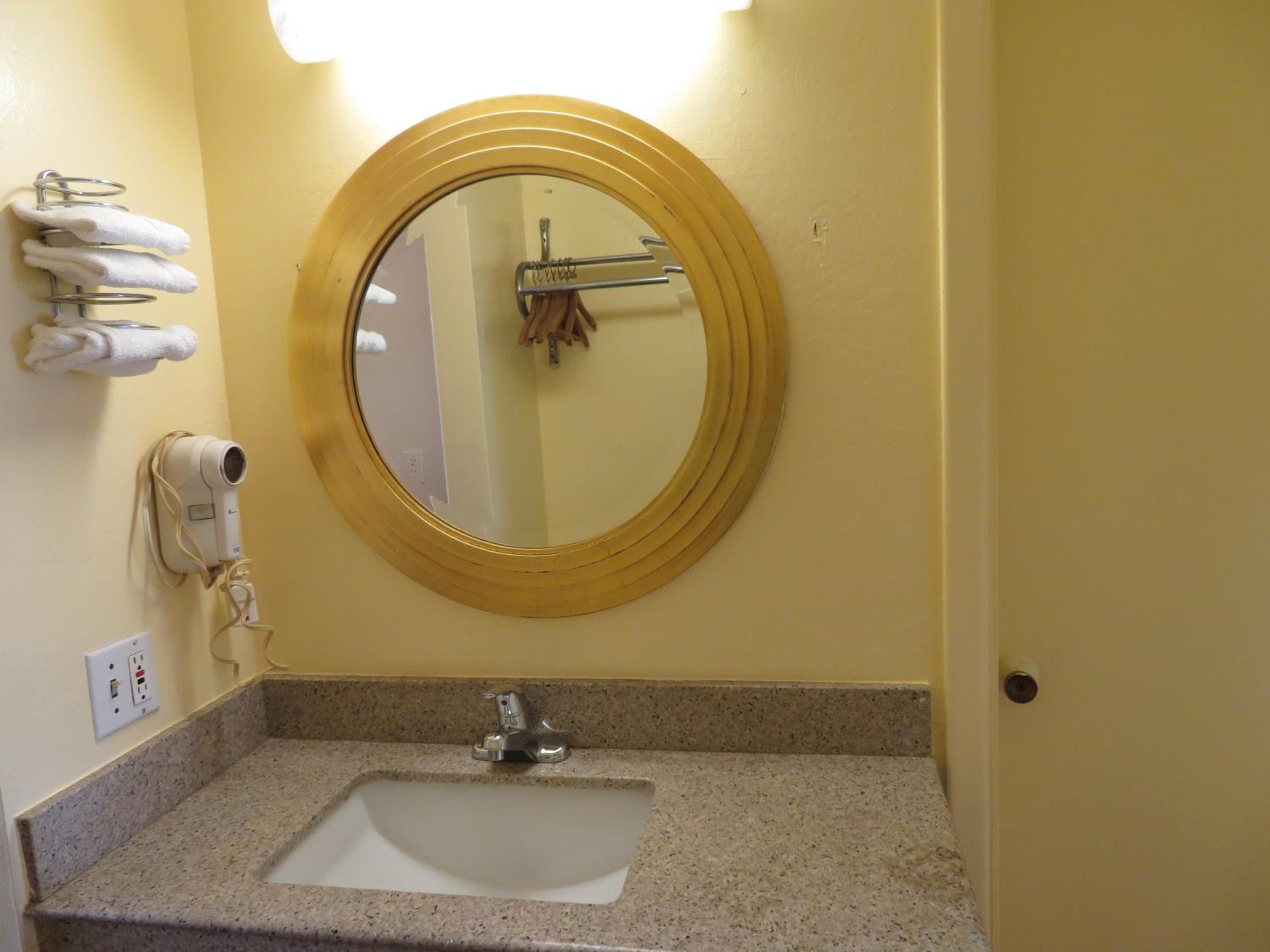 Medford Vacations - Royal Crest Motel - Property Image 4