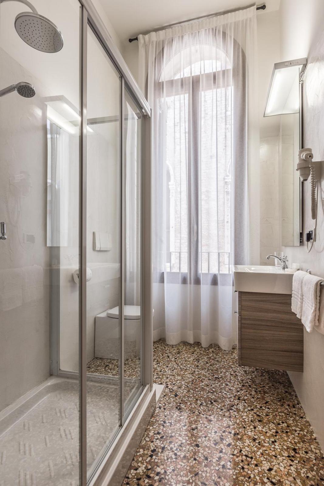 Ca' del Monastero 4 Collection Apartment up to 8 Guests with Lift