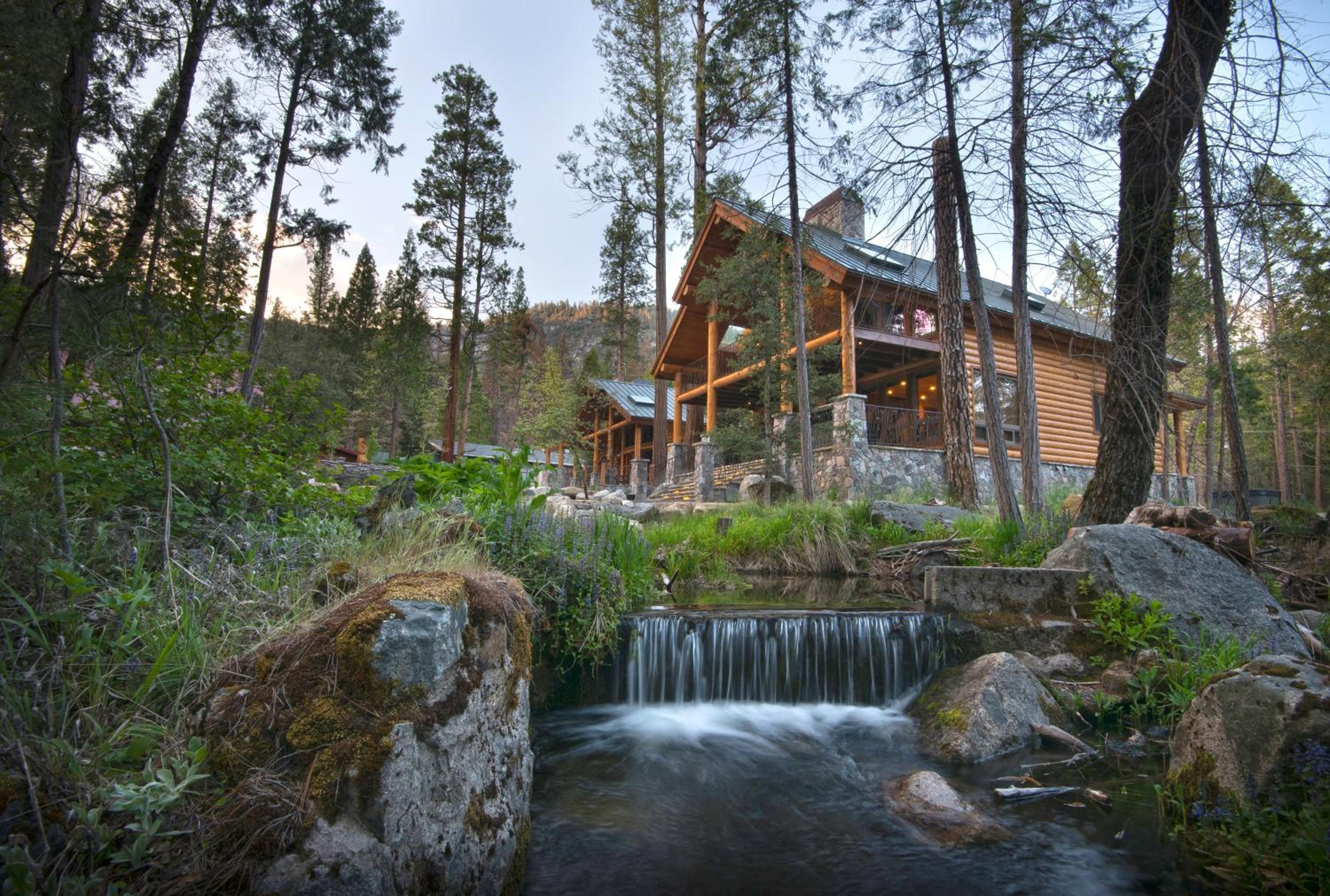 (1R) Creekside Retreat at The Redwoods In Yosemite view 2