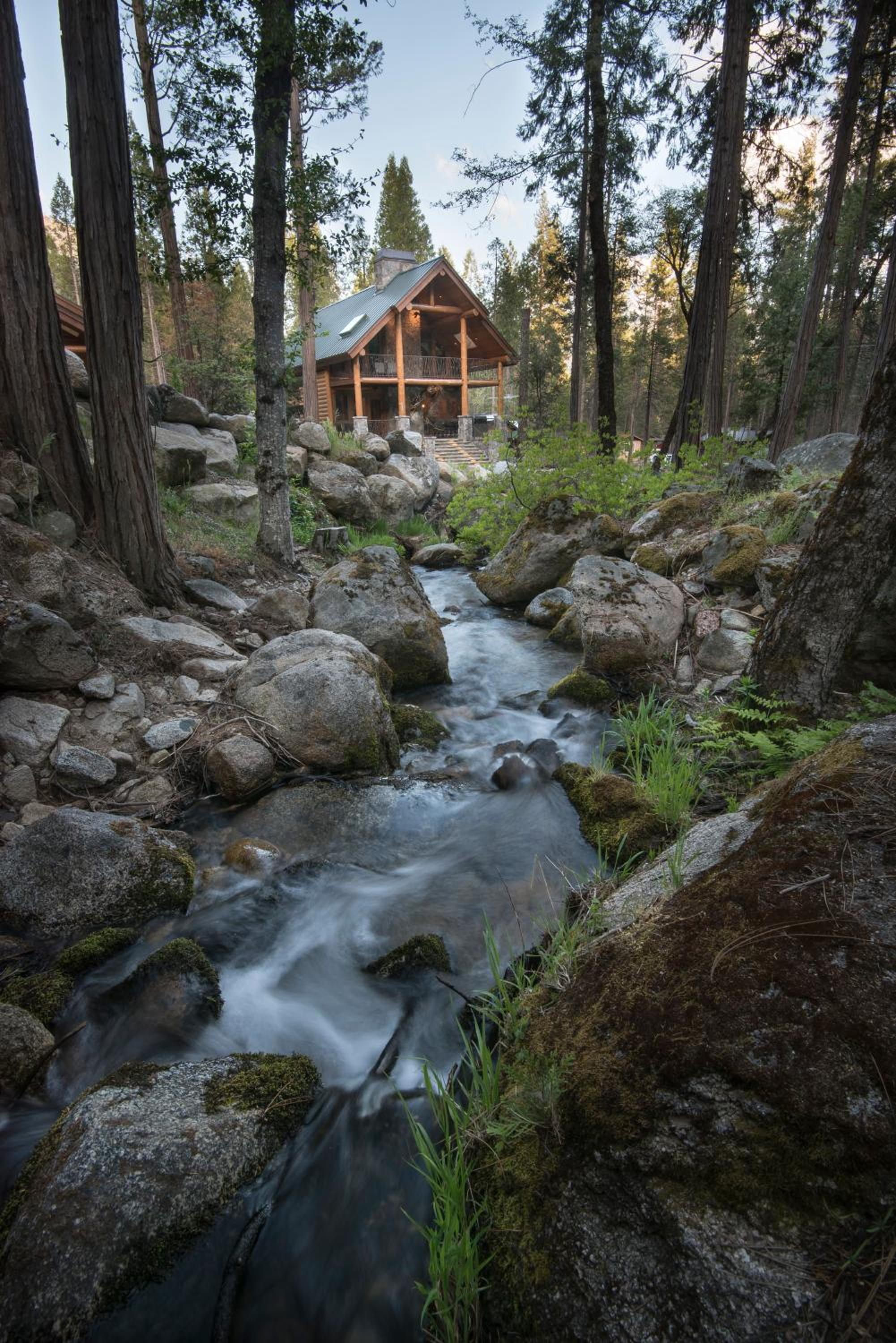 (1R) Creekside Retreat at The Redwoods In Yosemite view 4