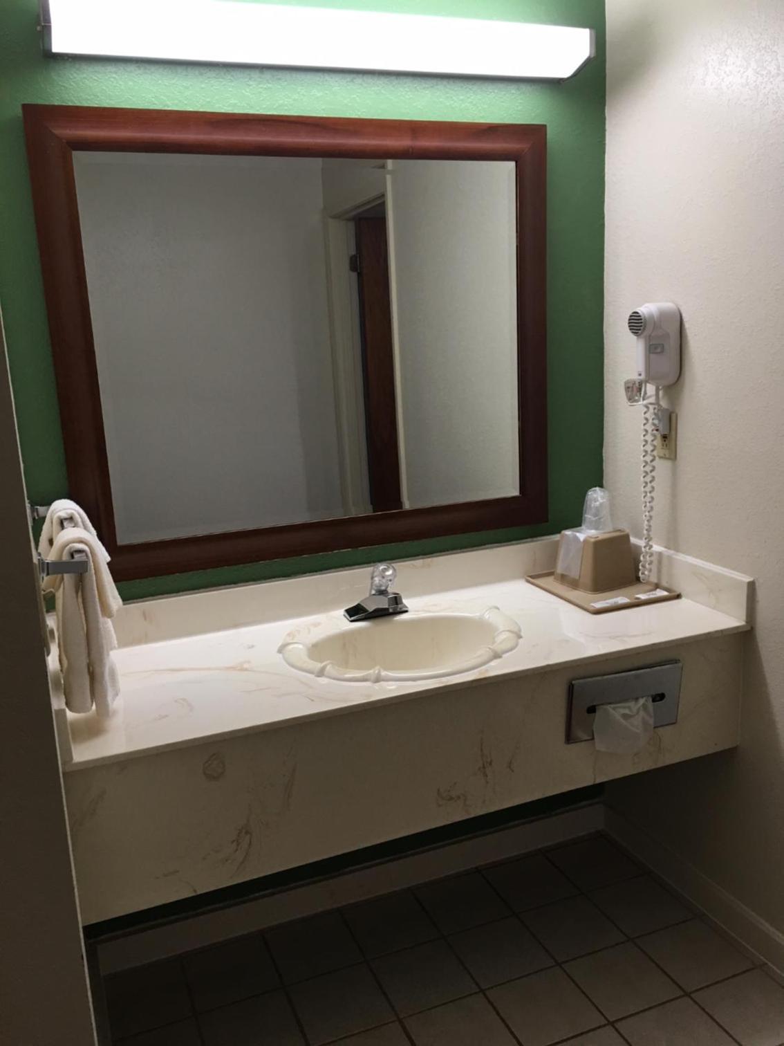 Royal Inn - Property Image 16