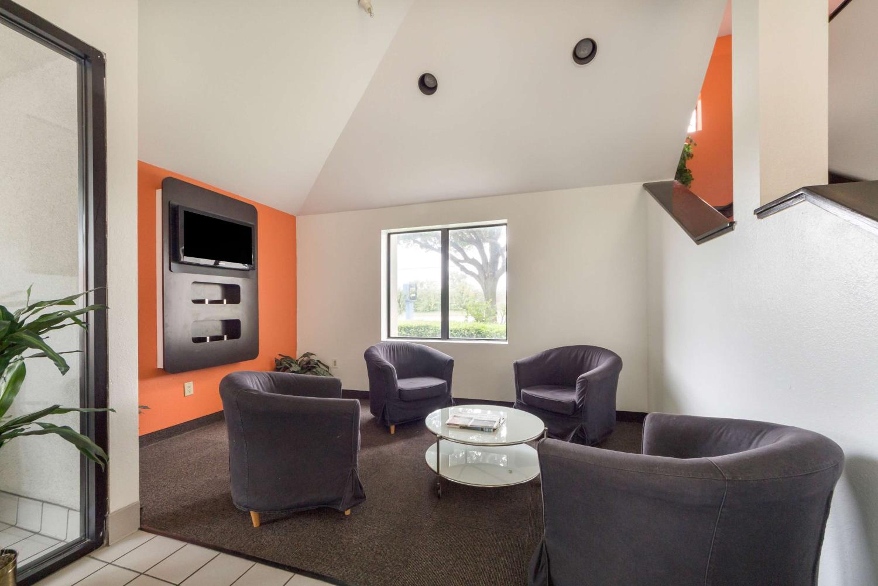 Motel 6-Dallas, TX - Northeast - Property Image 1