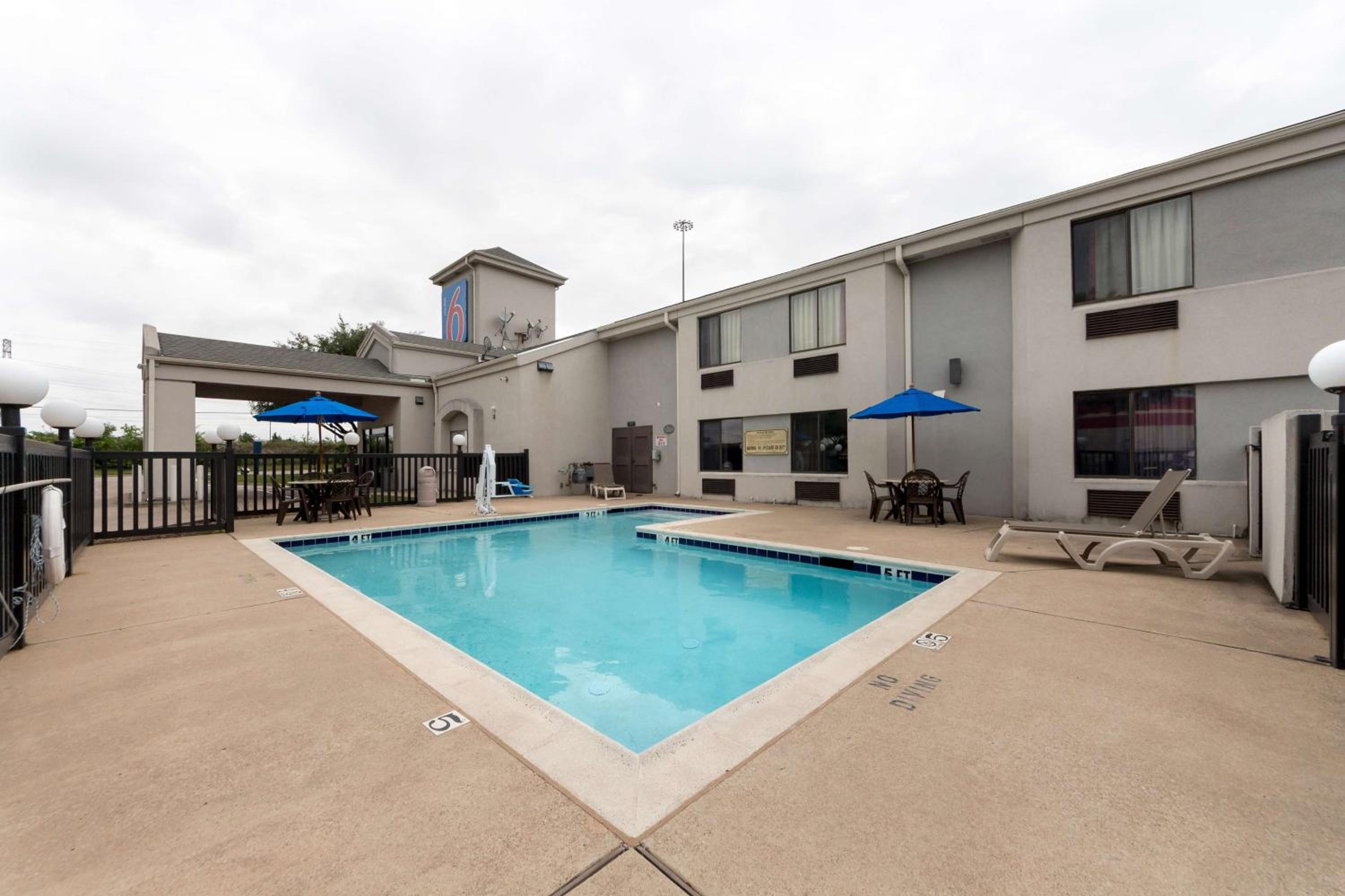 Dallas / Fort Worth Vacations - Motel 6-Dallas, TX - Northeast - Property Image 4