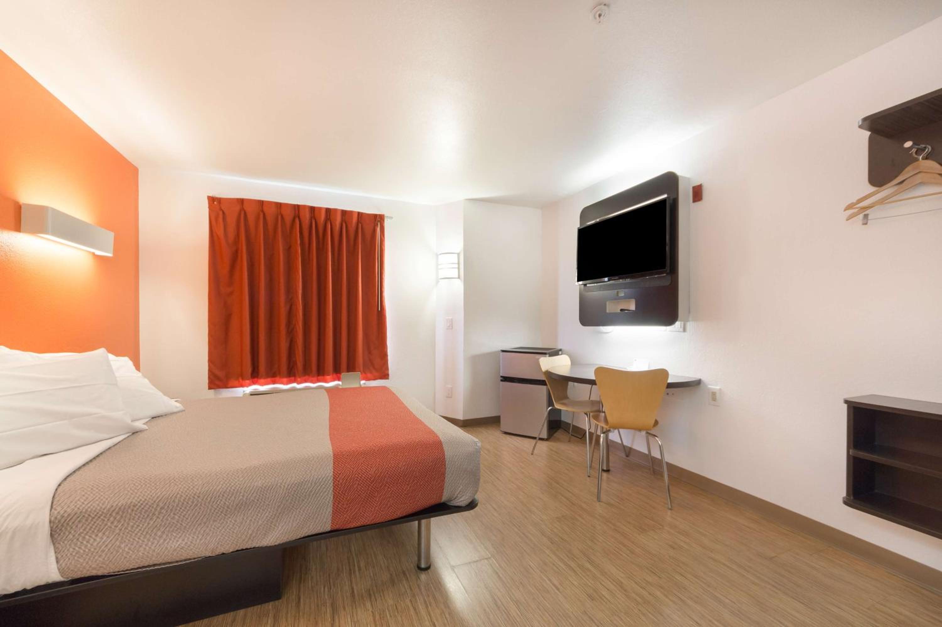 Motel 6-Dallas, TX - Northeast - Property Image 2