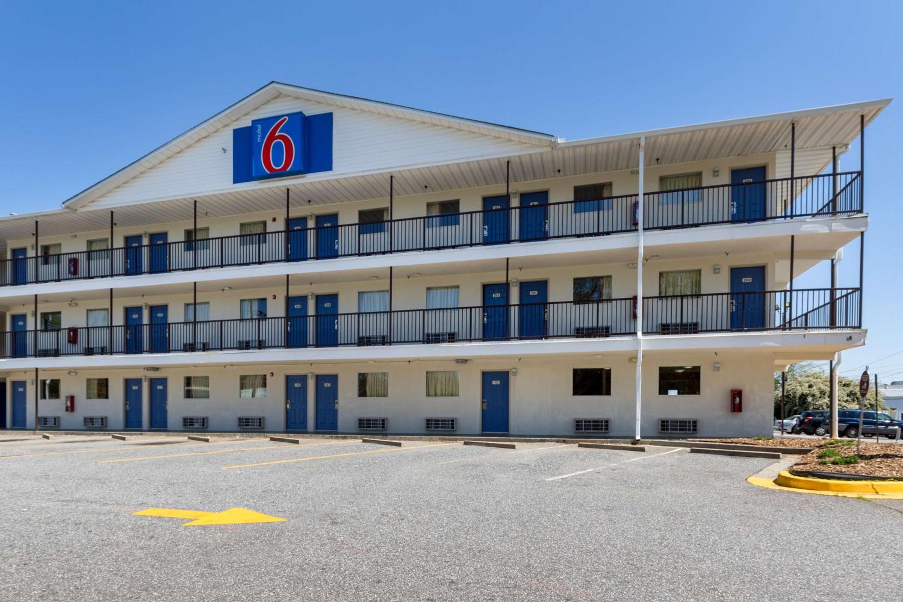 Hotel Motel 6-Greenville, SC - Image 1