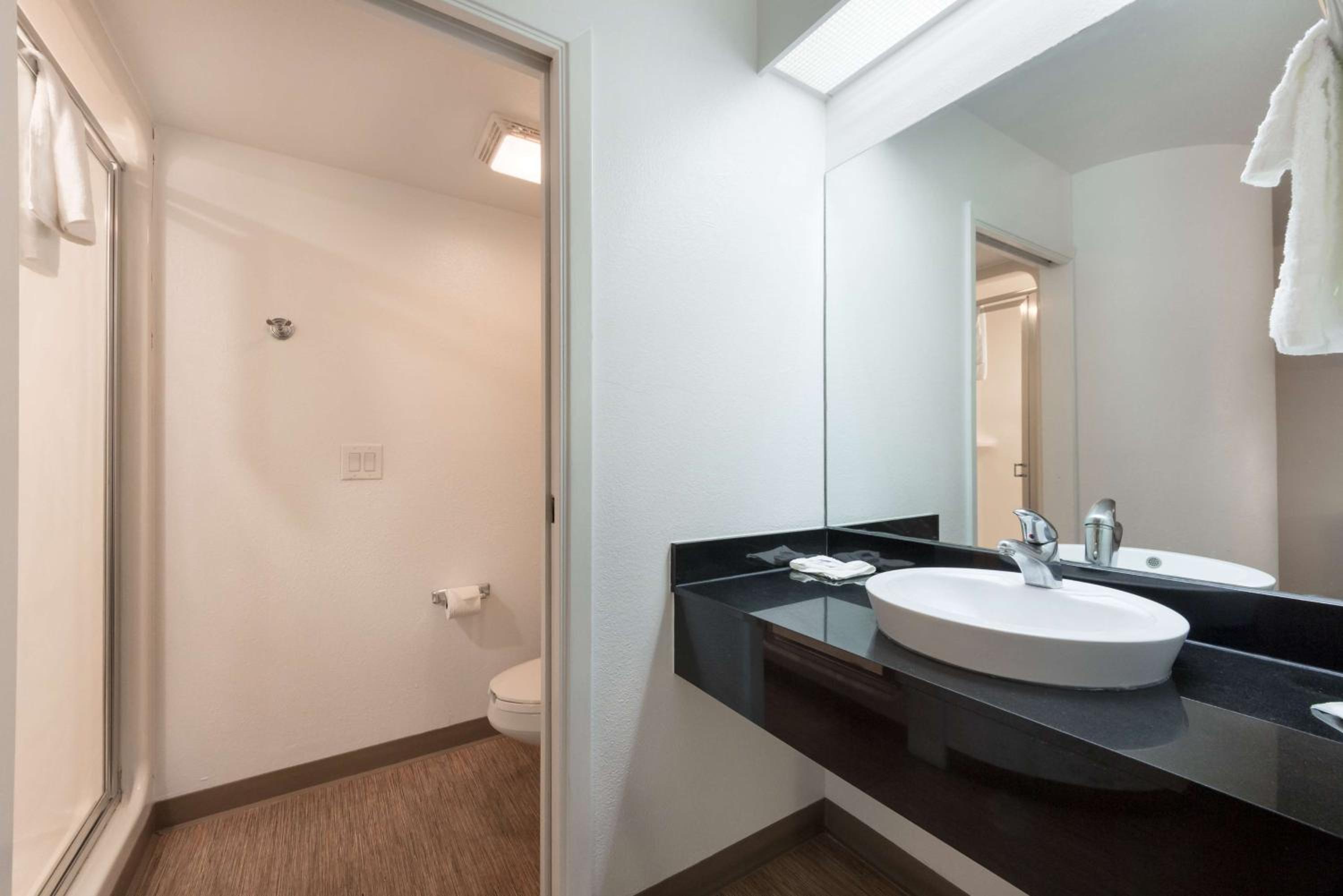 Motel 6-Dallas, TX - Northeast - Property Image 6