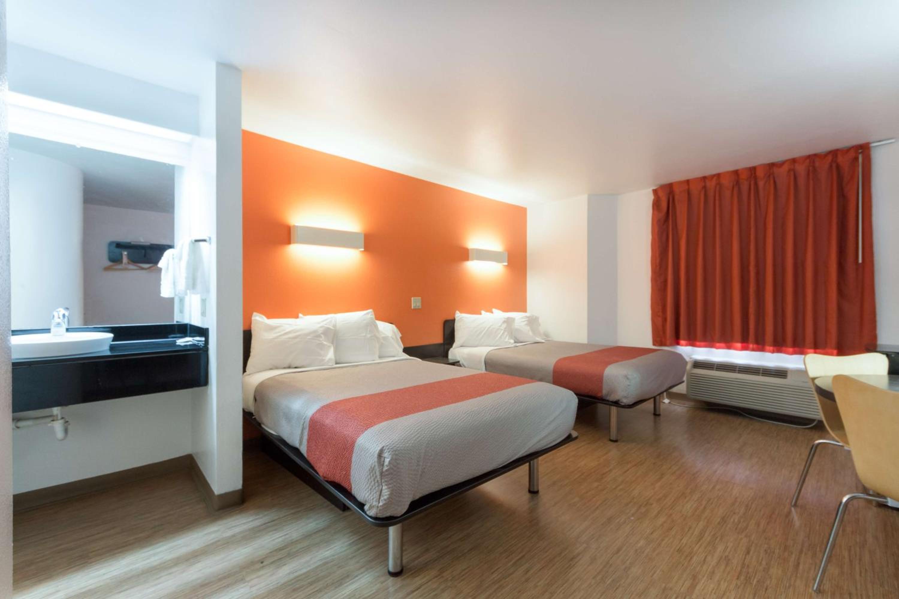 Dallas / Fort Worth Vacations - Motel 6-Dallas, TX - Northeast - Property Image 5