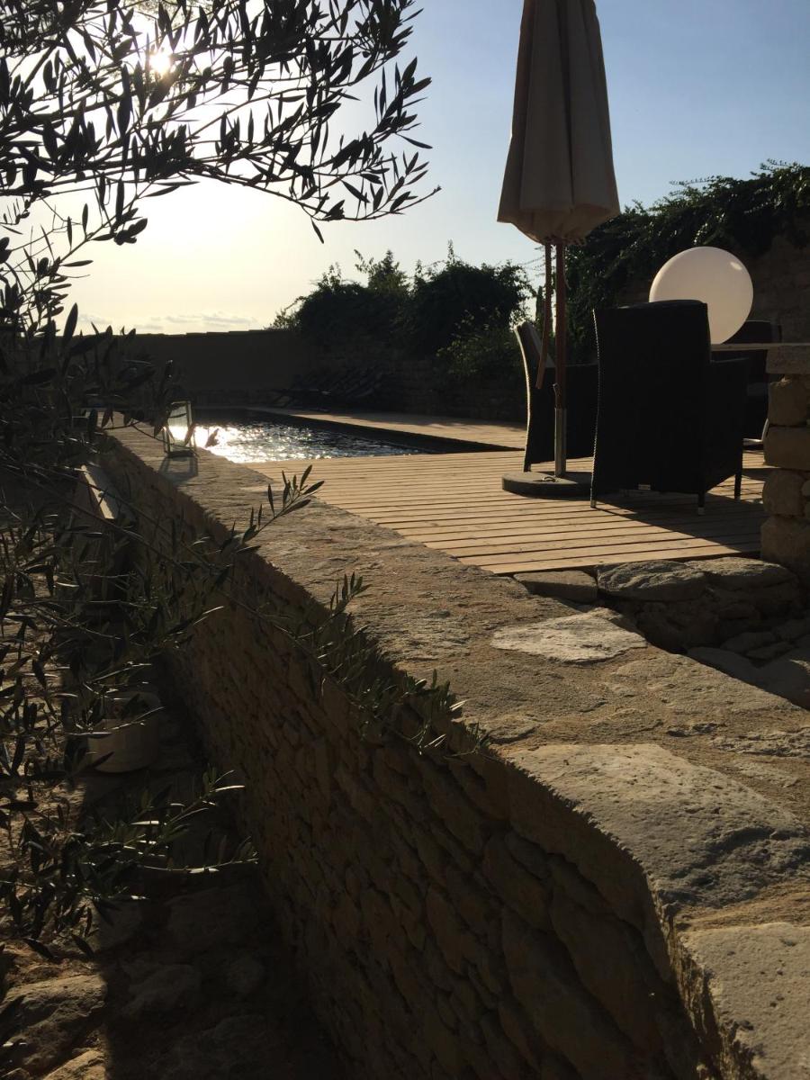 Tour Sarrazine de Montaren