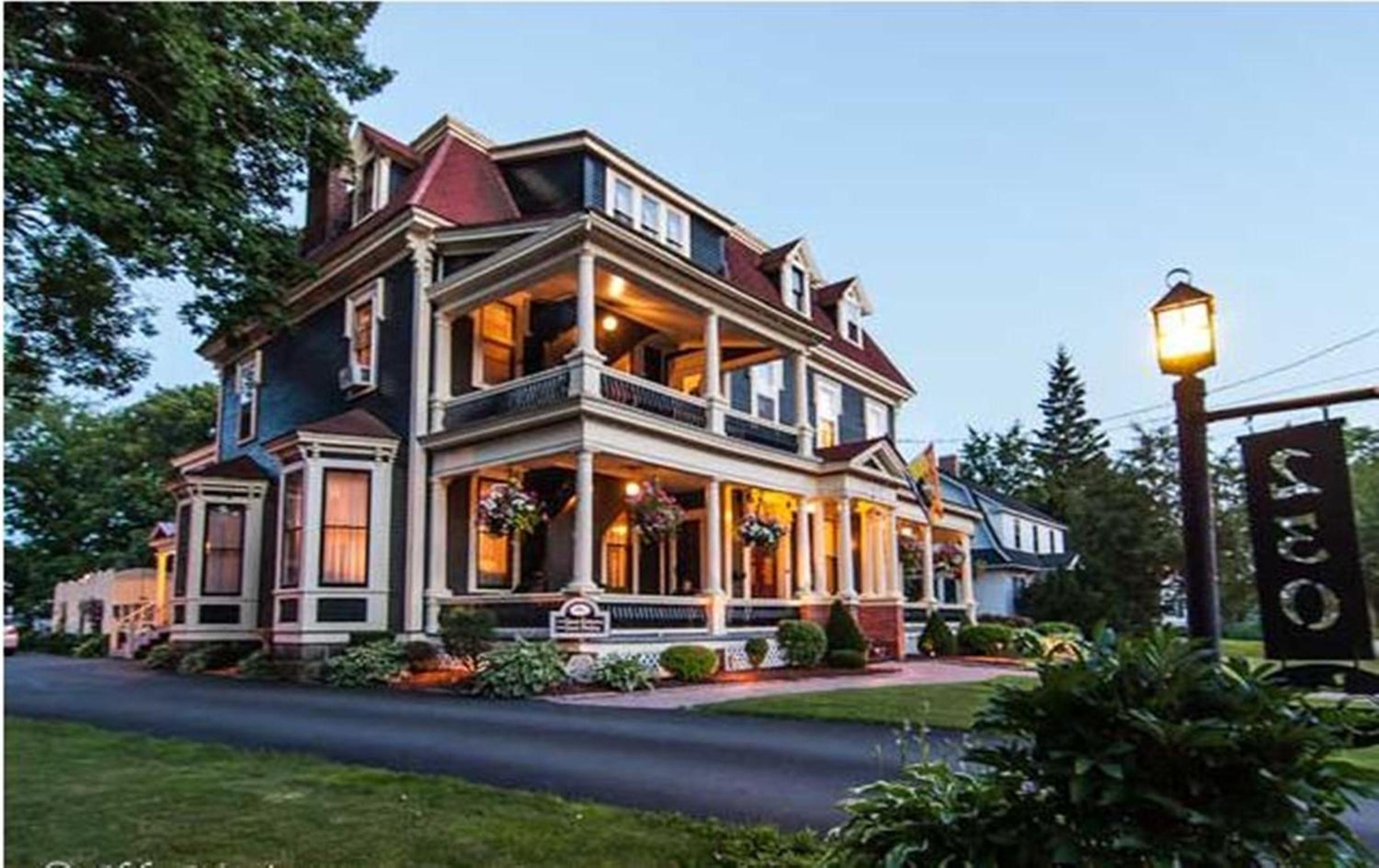 Fredericton Vacations - Carriage House Inn - Property Image 8