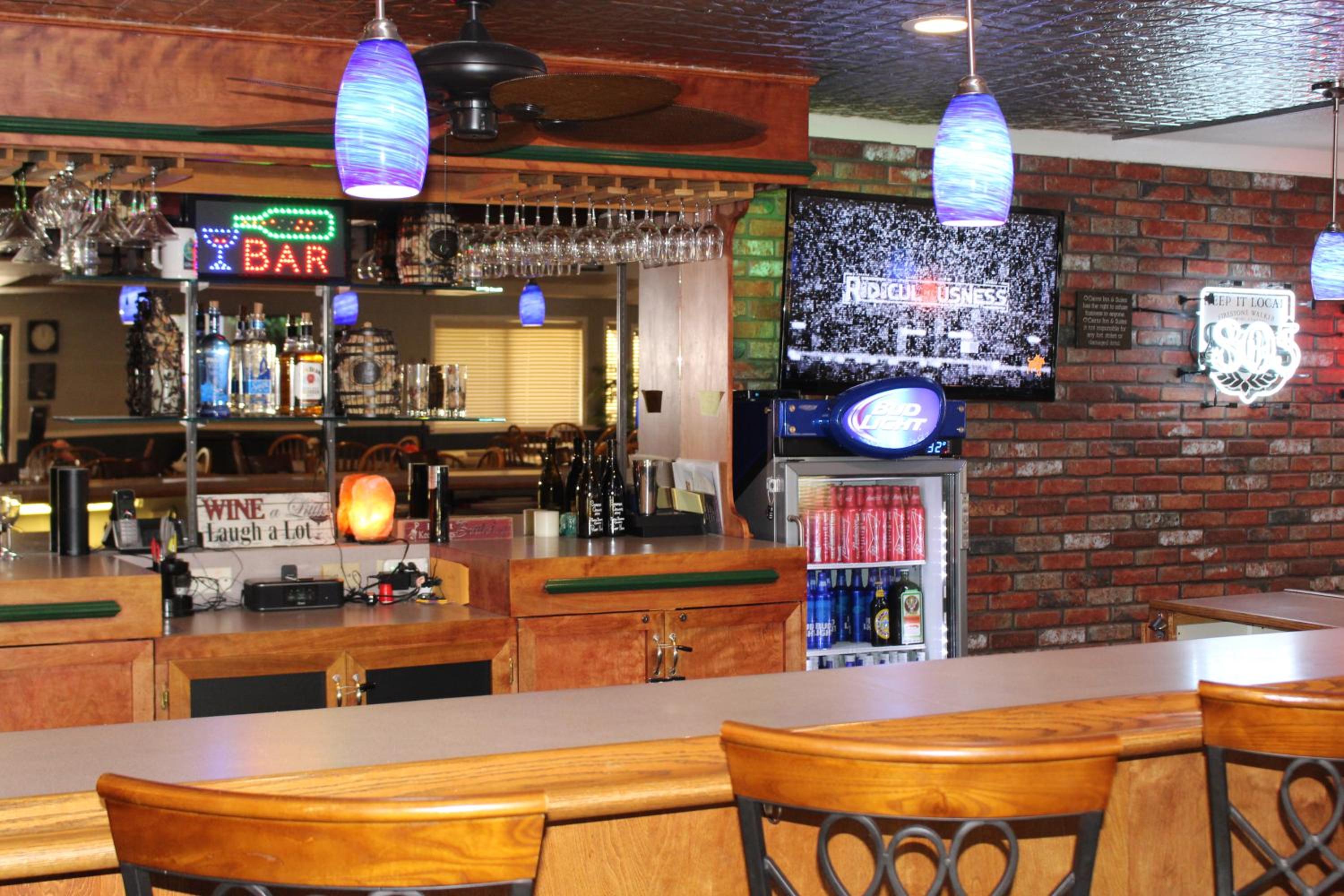 O'Cairns Inn and Suites