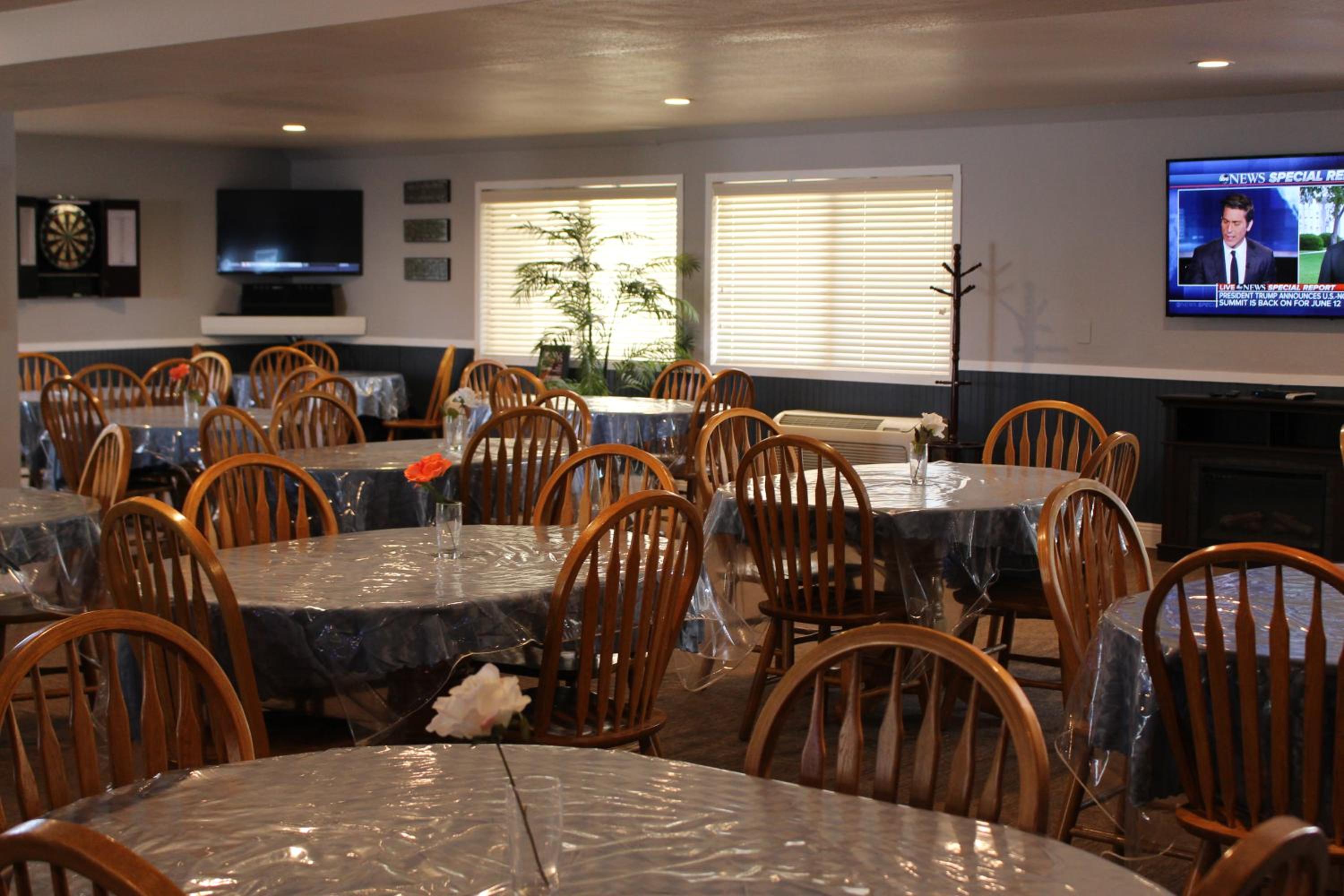 O'Cairns Inn and Suites