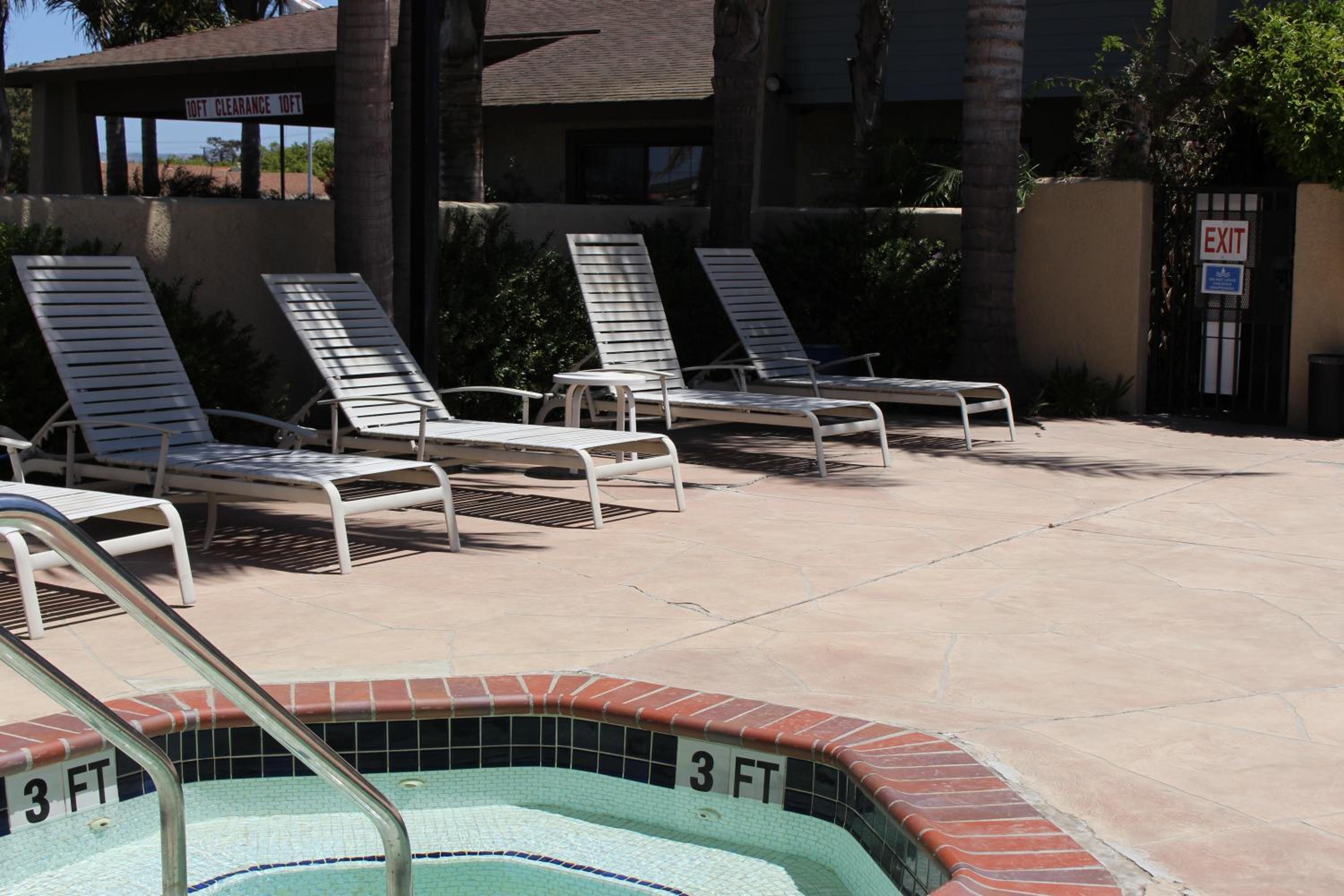 O'Cairns Inn and Suites