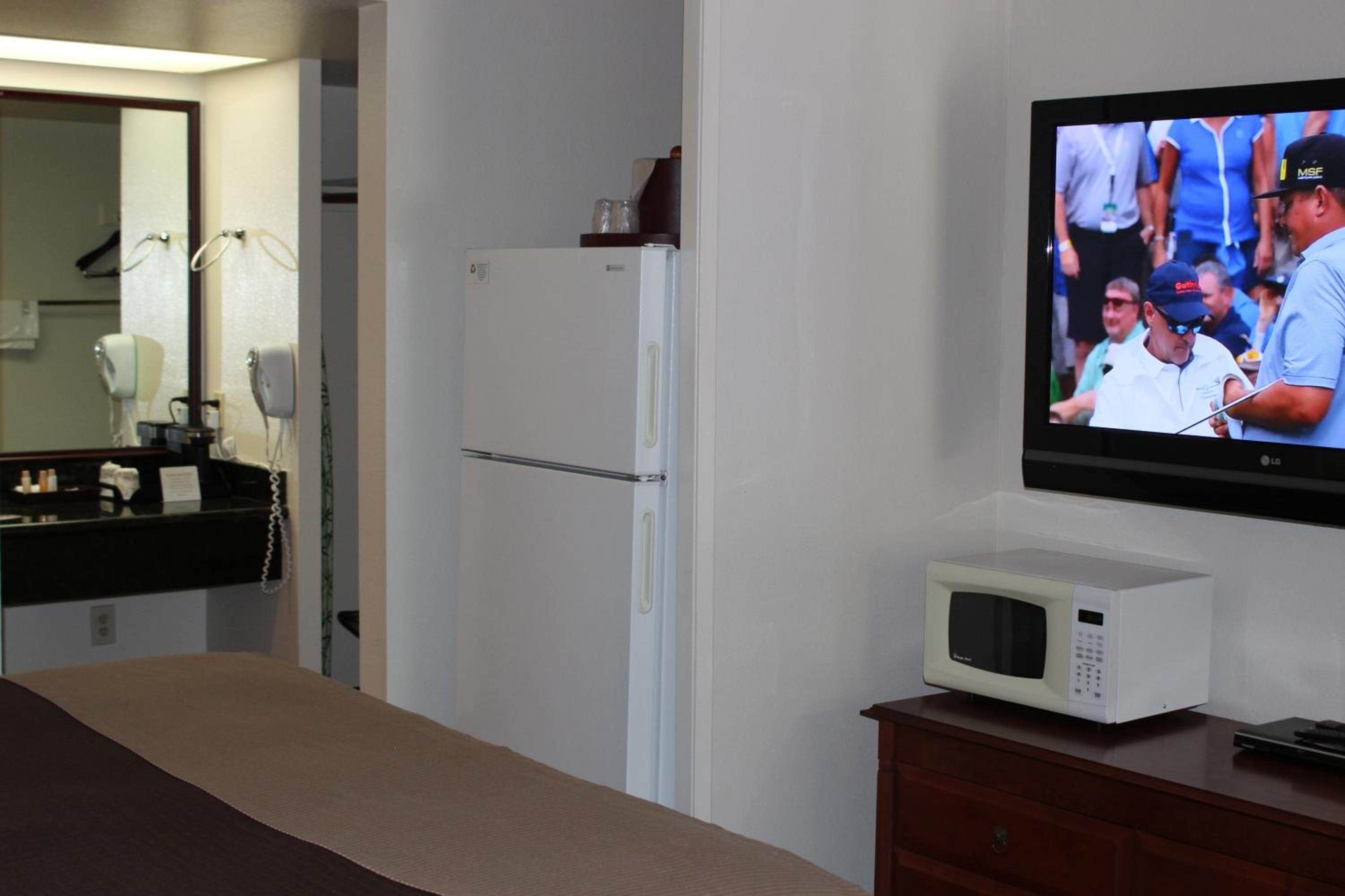 O'Cairns Inn and Suites