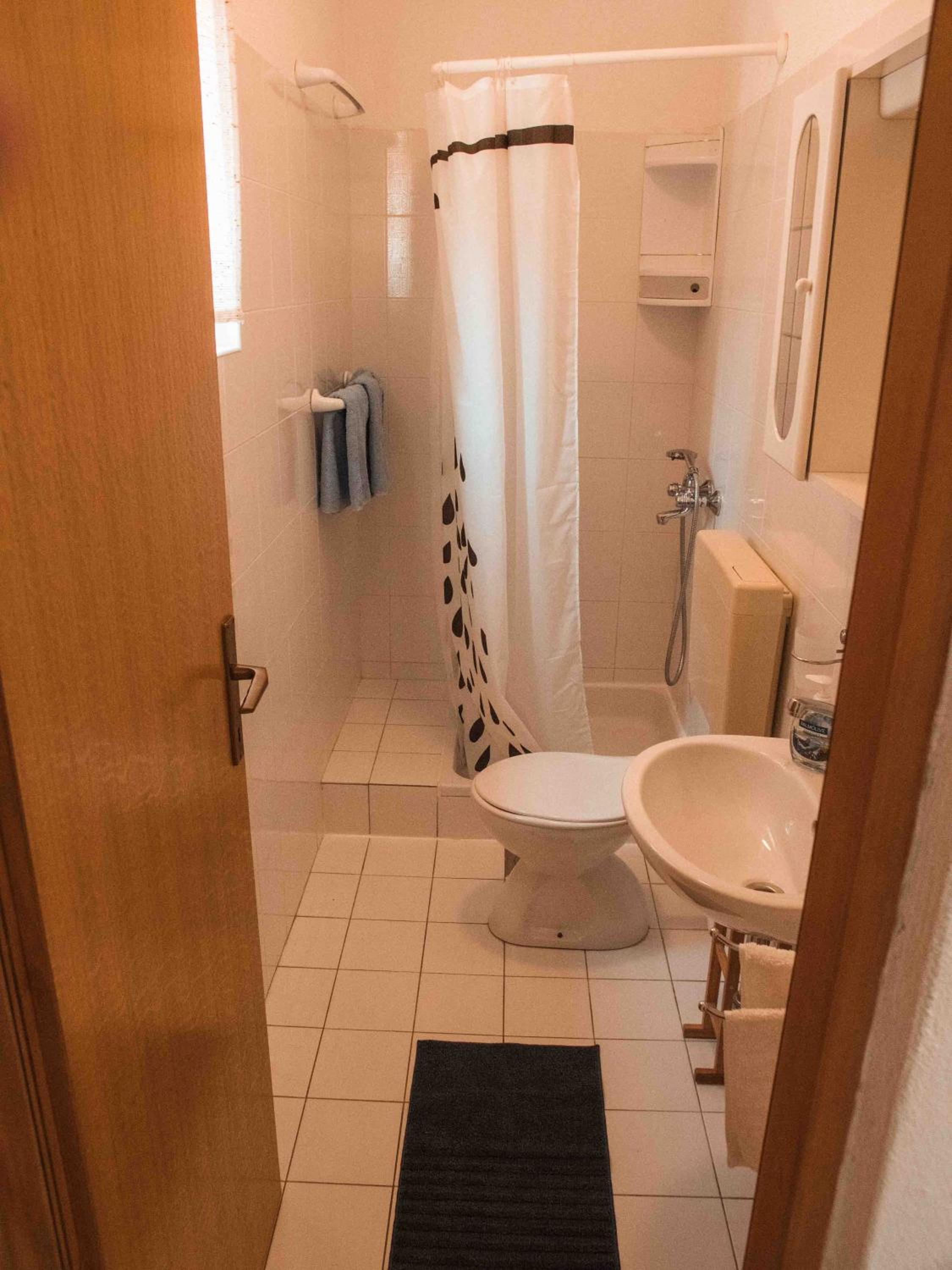 Yvonne Apartments