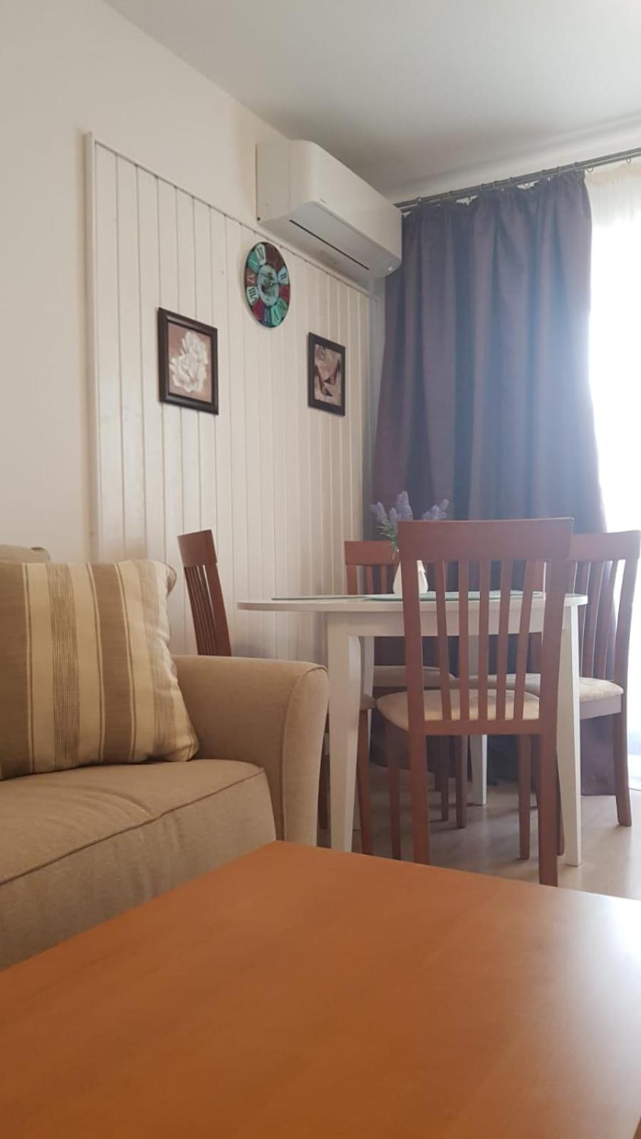 Victoria's Home Banu Manta