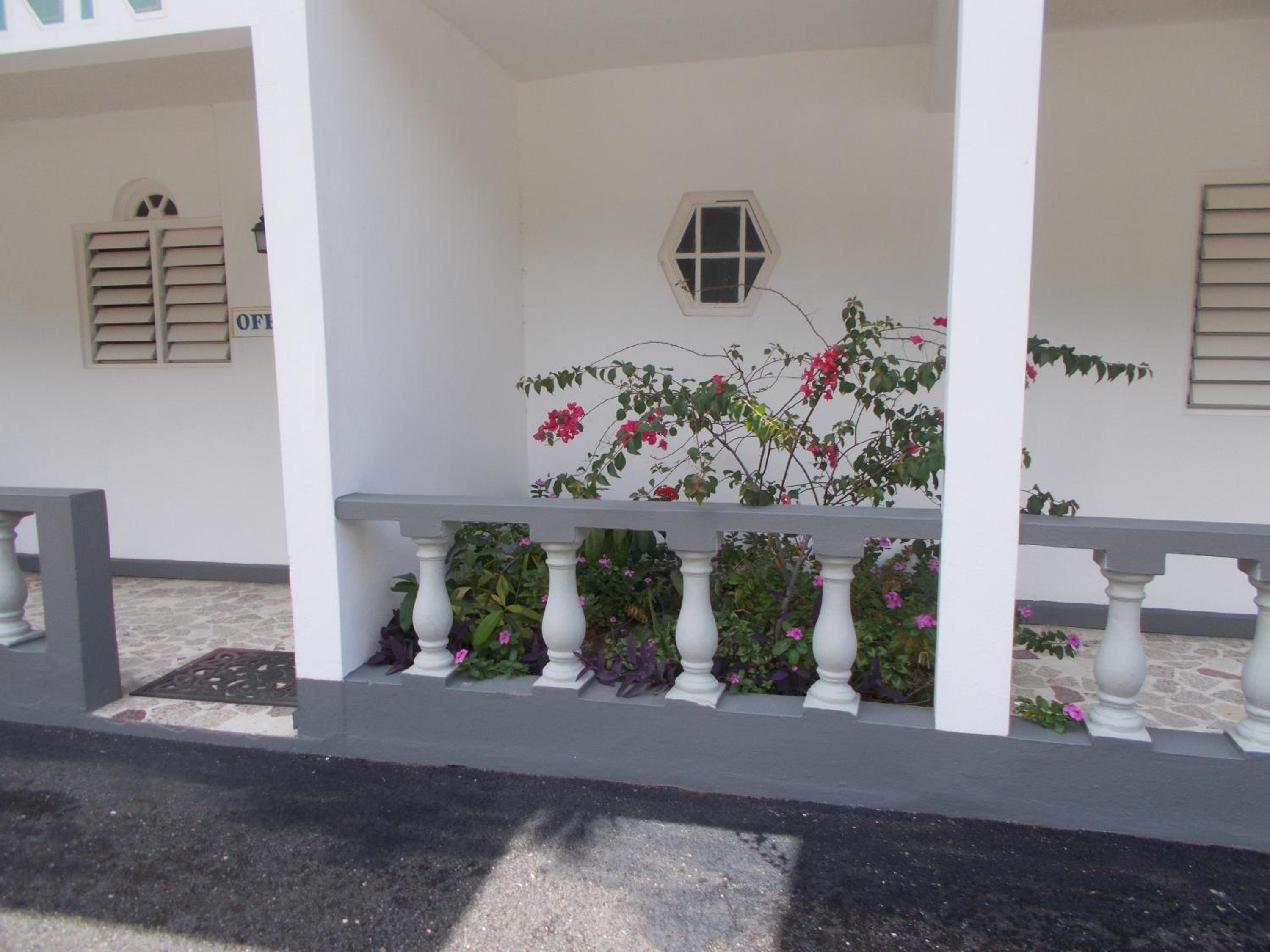 Paradise Inn - Property Image 10