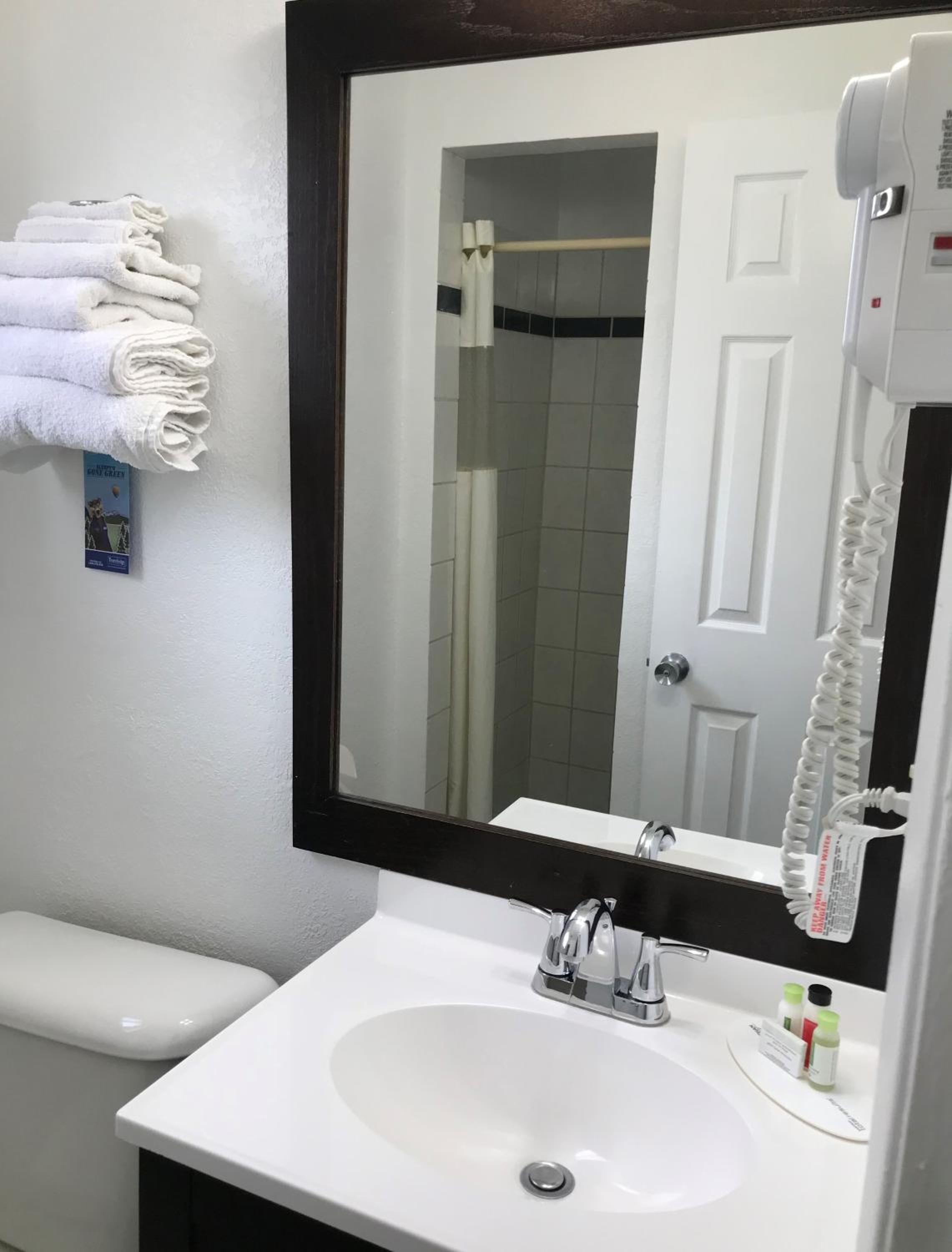 Merced Vacations - Travelodge by Wyndham Merced Yosemite - Property Image 7