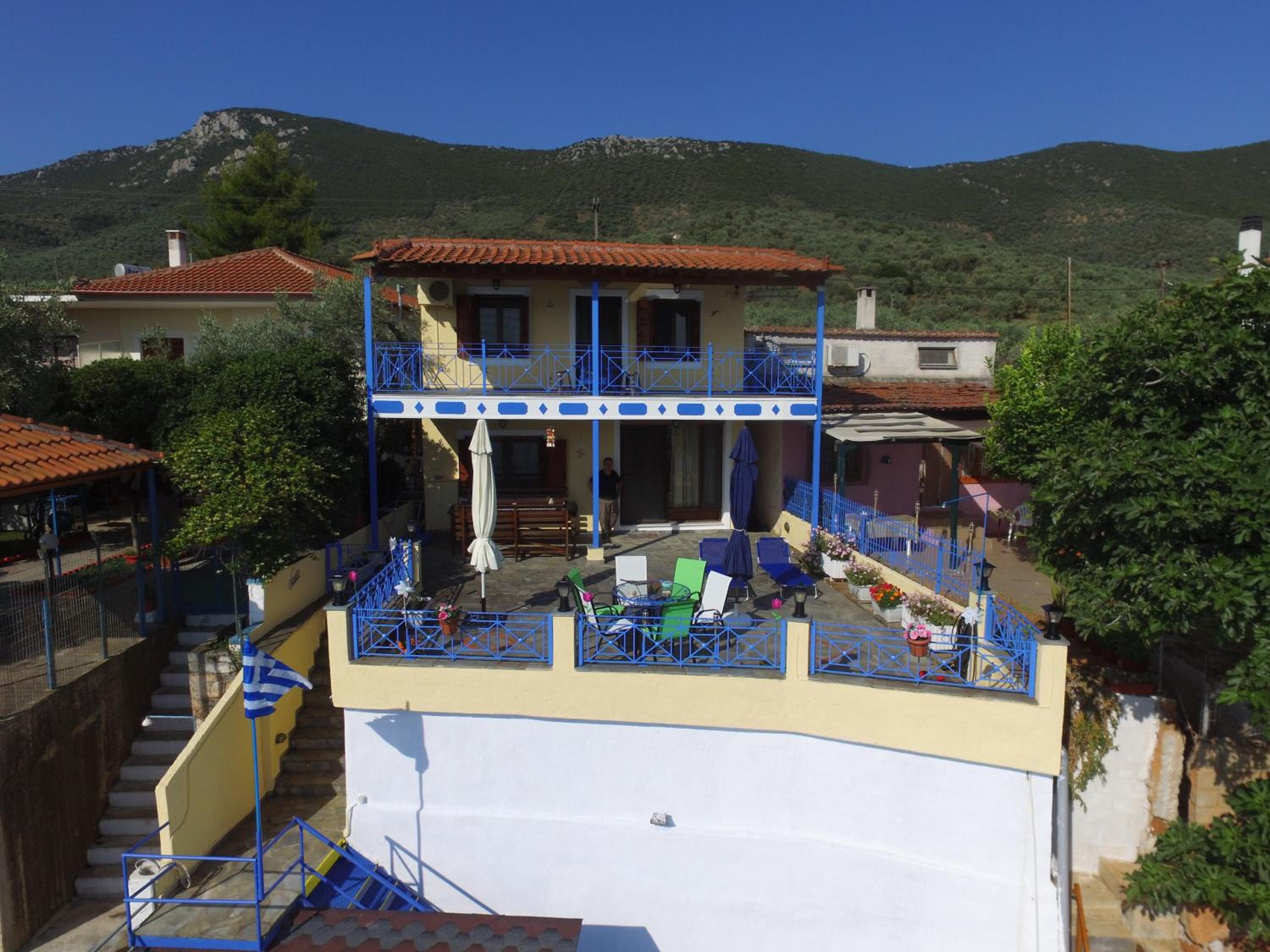 Dimitris Constantinou view 4