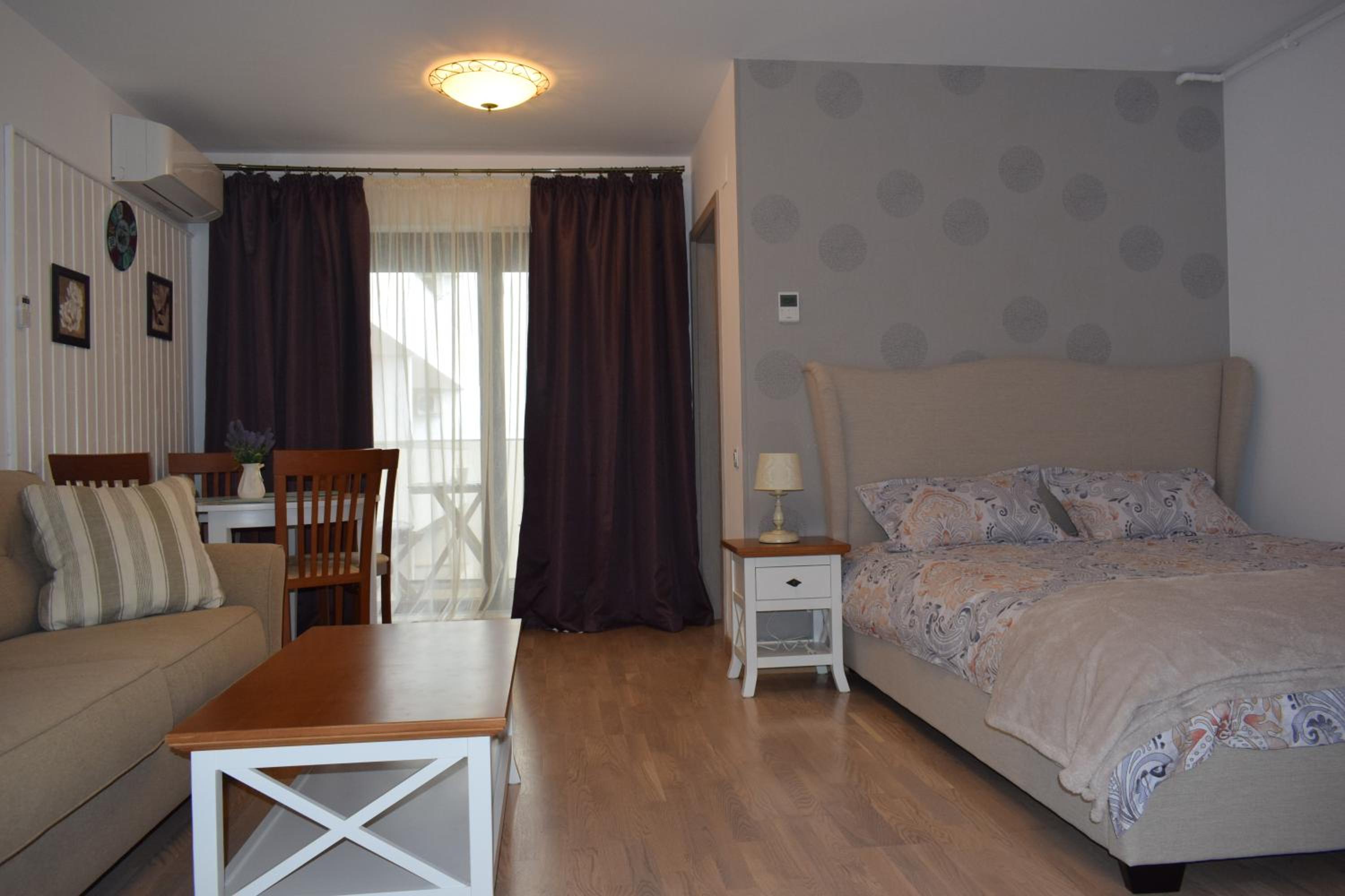 Victoria's Home Banu Manta