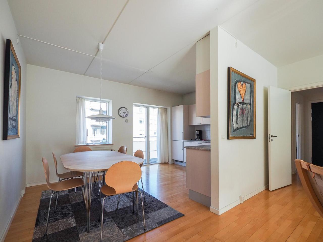 Modern city centre flat by Tivoli Gardens view 5