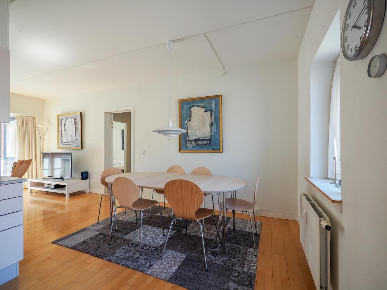 Modern city centre flat by Tivoli Gardens view 2