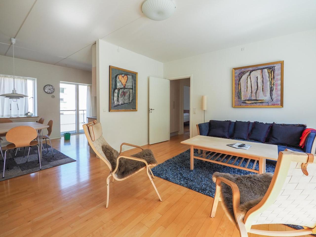 Modern city centre flat by Tivoli Gardens view 4