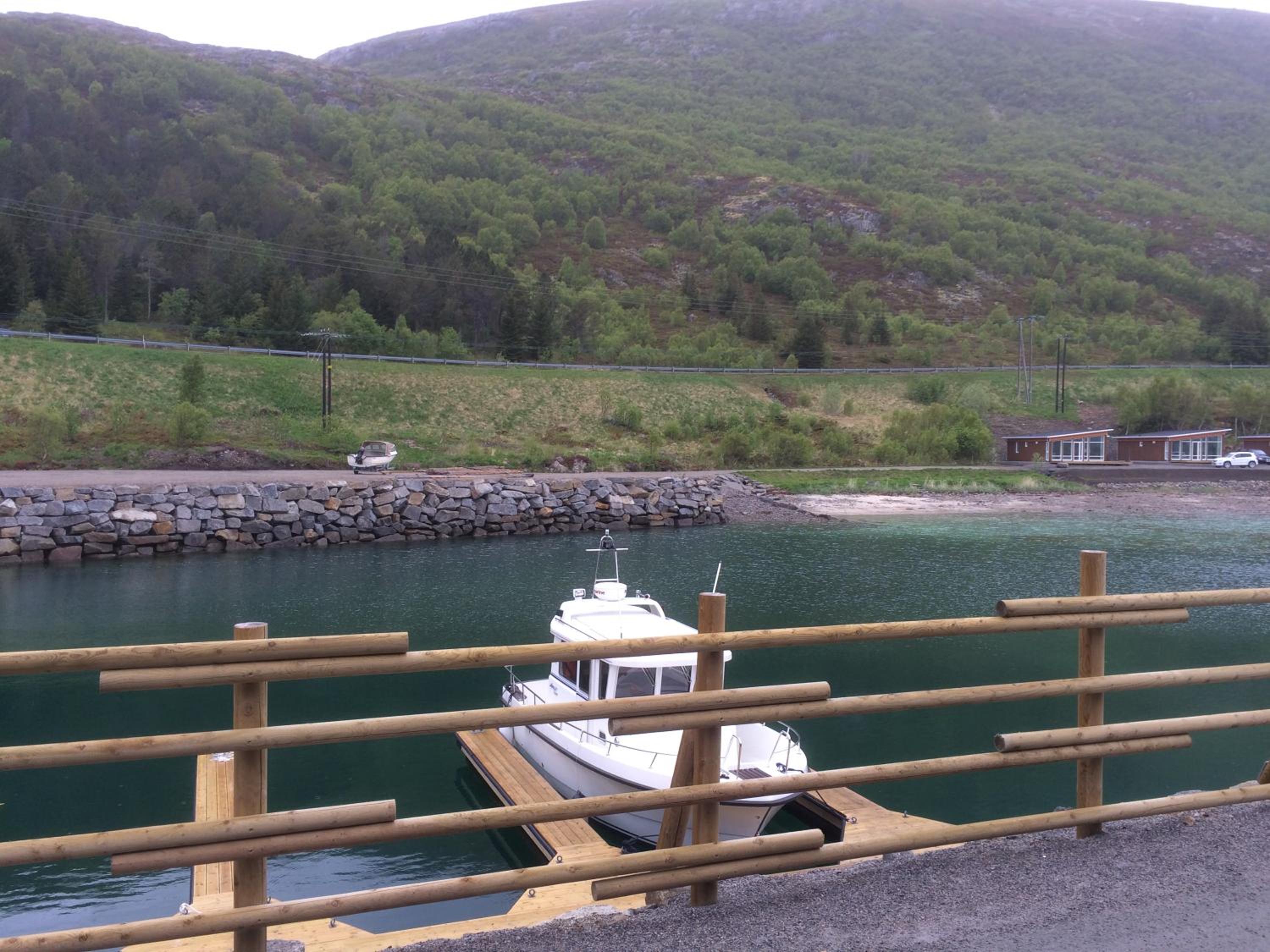 Luxurious cabin by the waterfront view 4