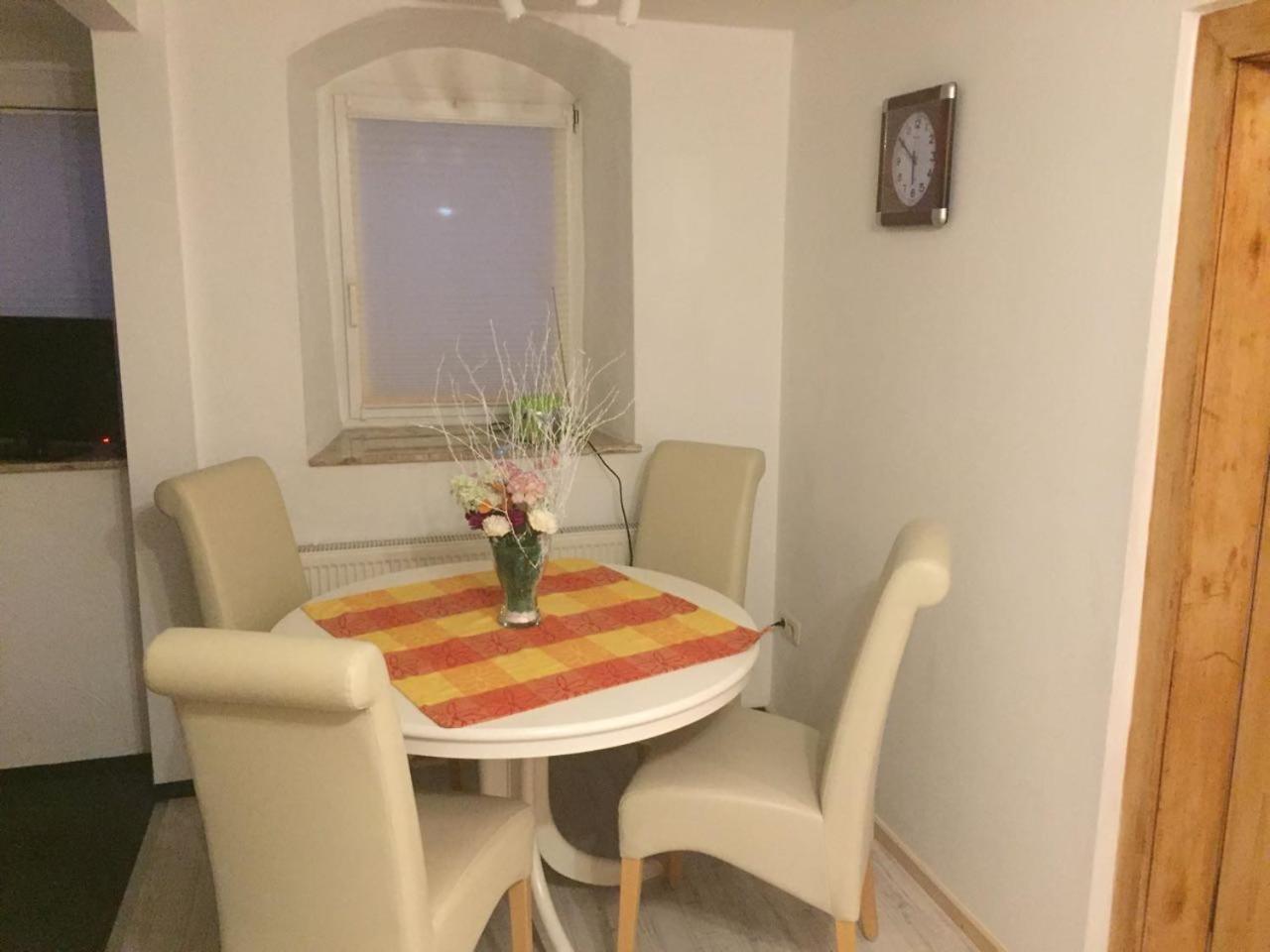 Springer-Apartment-1215