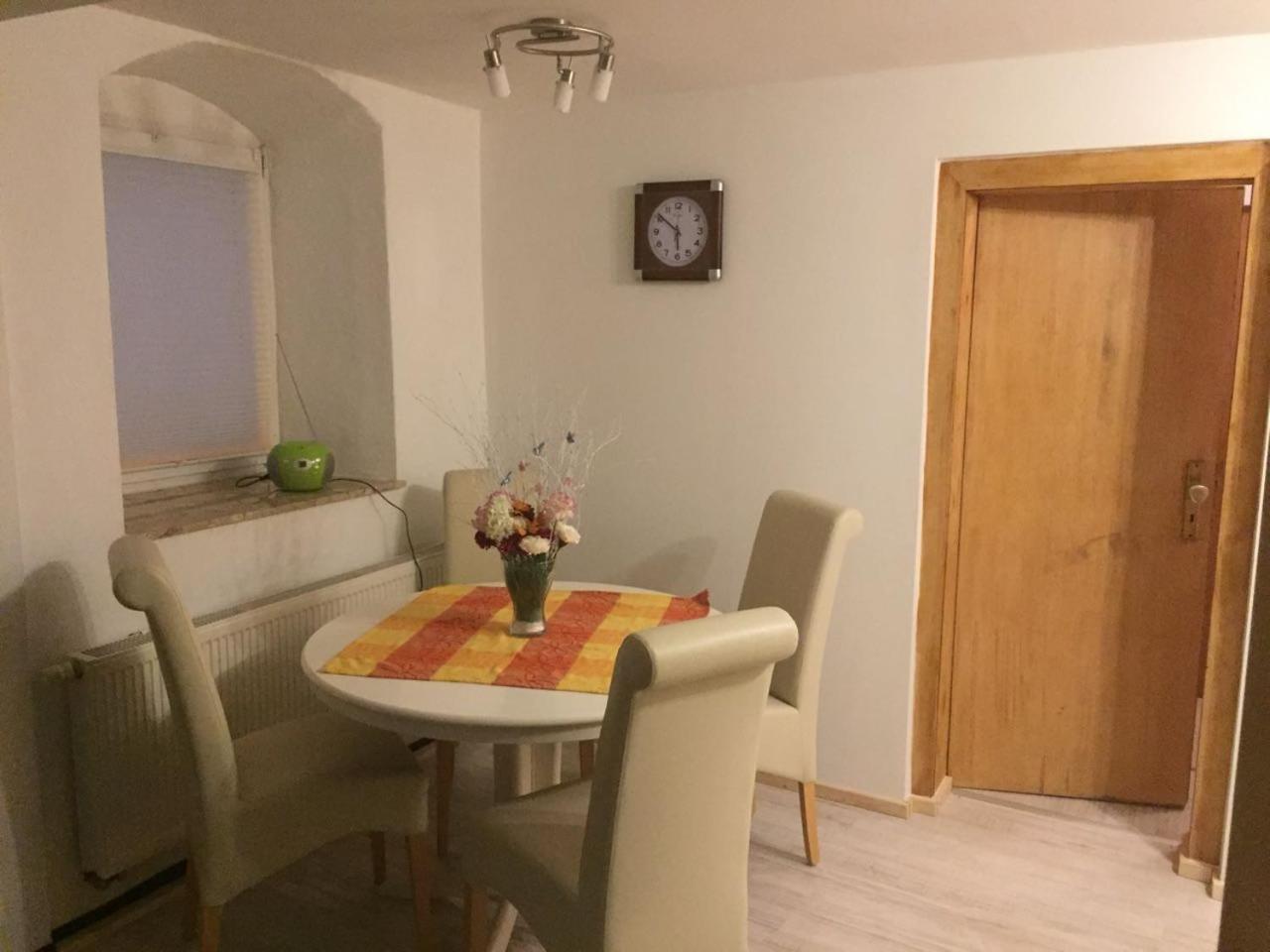 Springer-Apartment-1215