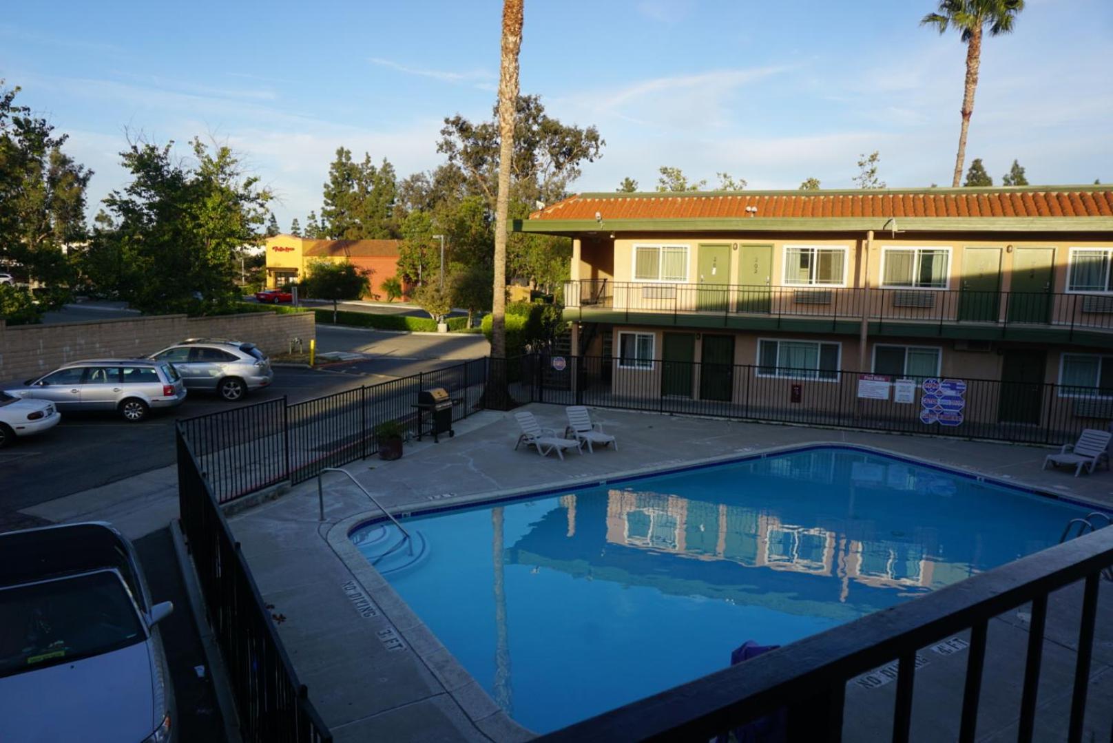 Americas Best Value Inn Thousand Oaks view 4