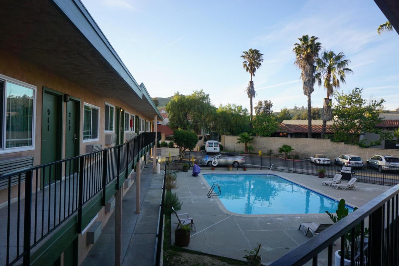 Americas Best Value Inn Thousand Oaks view 3