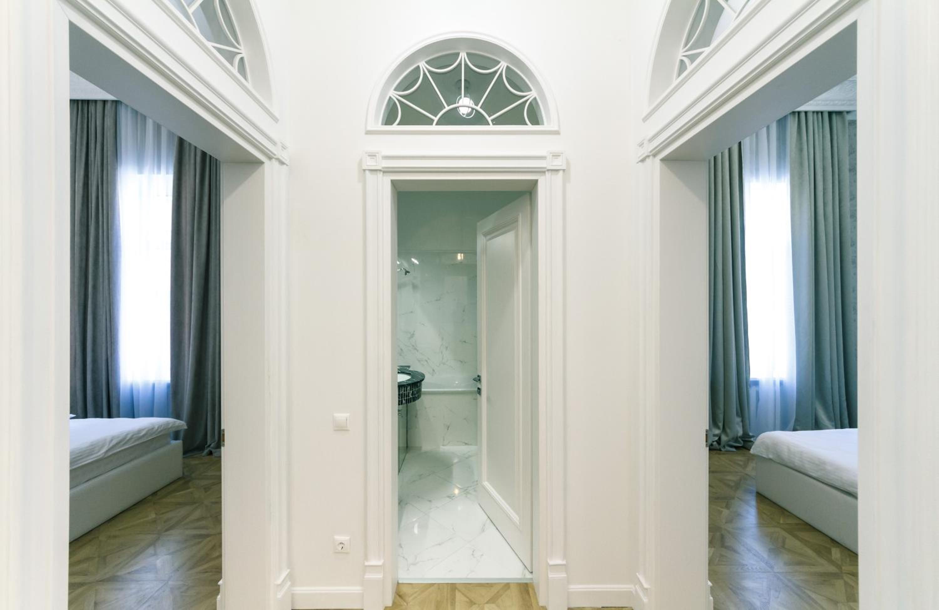 VIP apartment near Kreschatyk, 31а Pushkinska Street view 5
