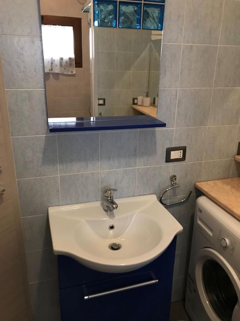 Appartamento Rosmarino en Buggerru — bathroom