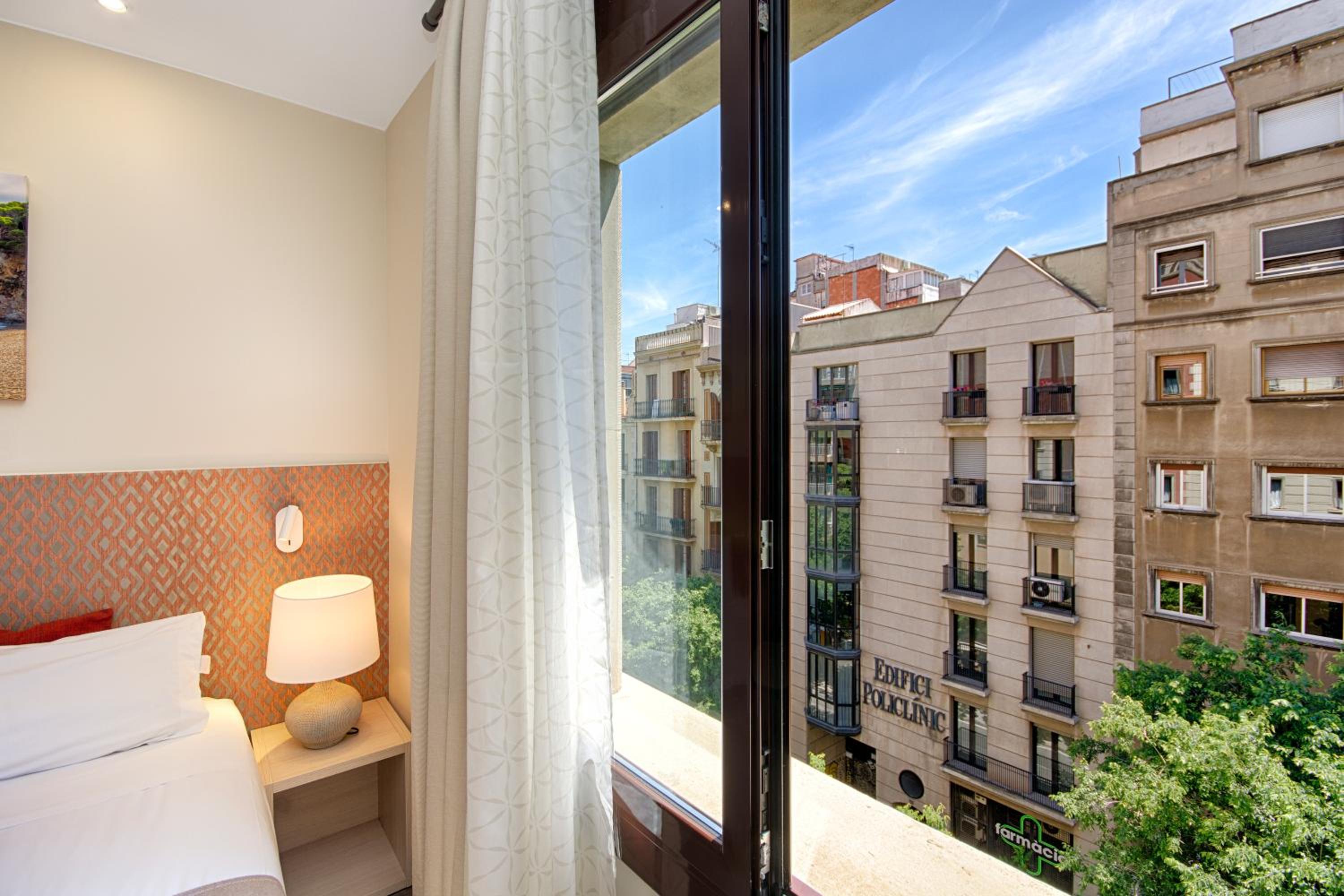Eixample Building Apartments by Mercedes Heritage
