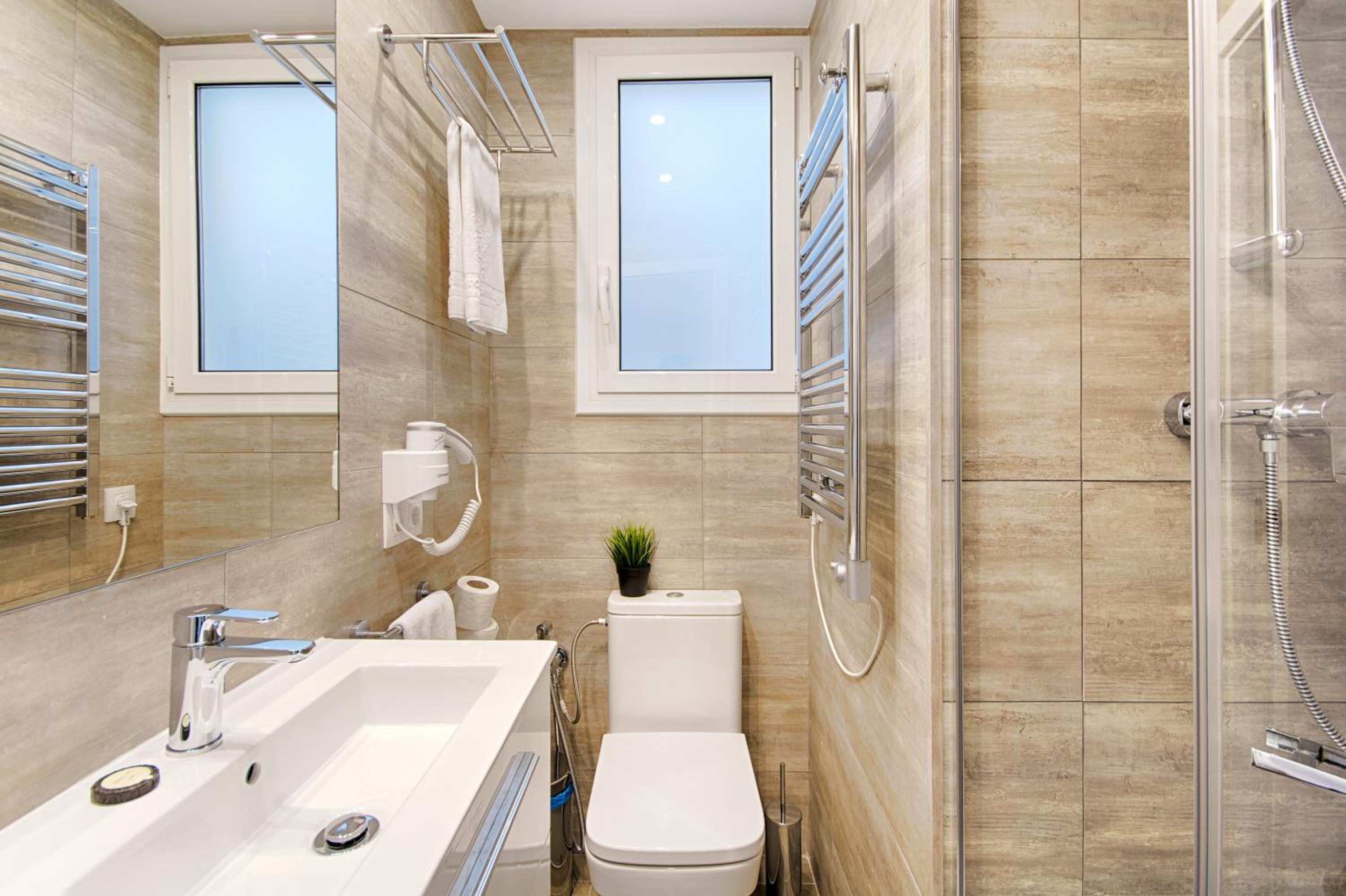 Eixample Building Apartments by Mercedes Heritage