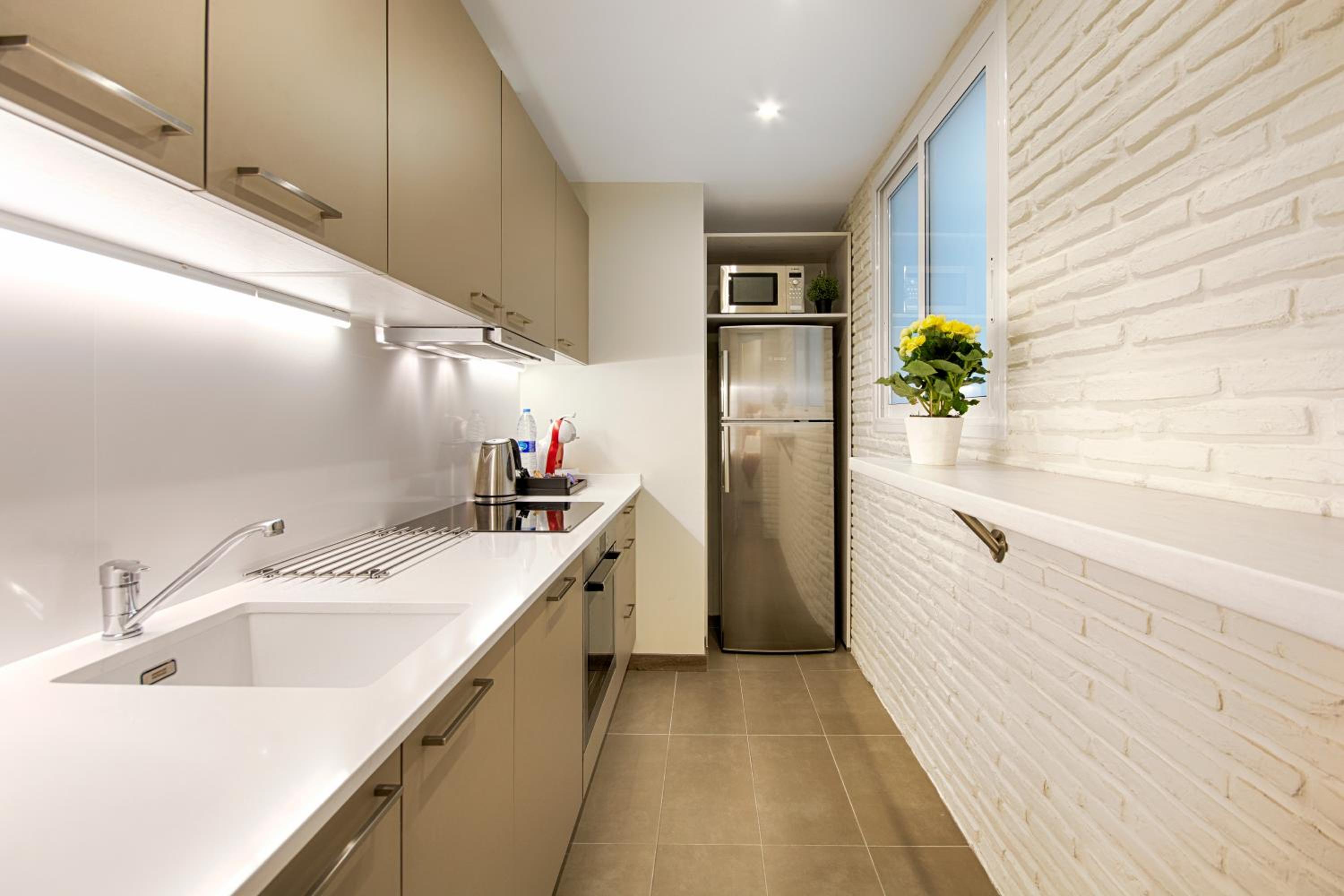 Eixample Building Apartments by Mercedes Heritage