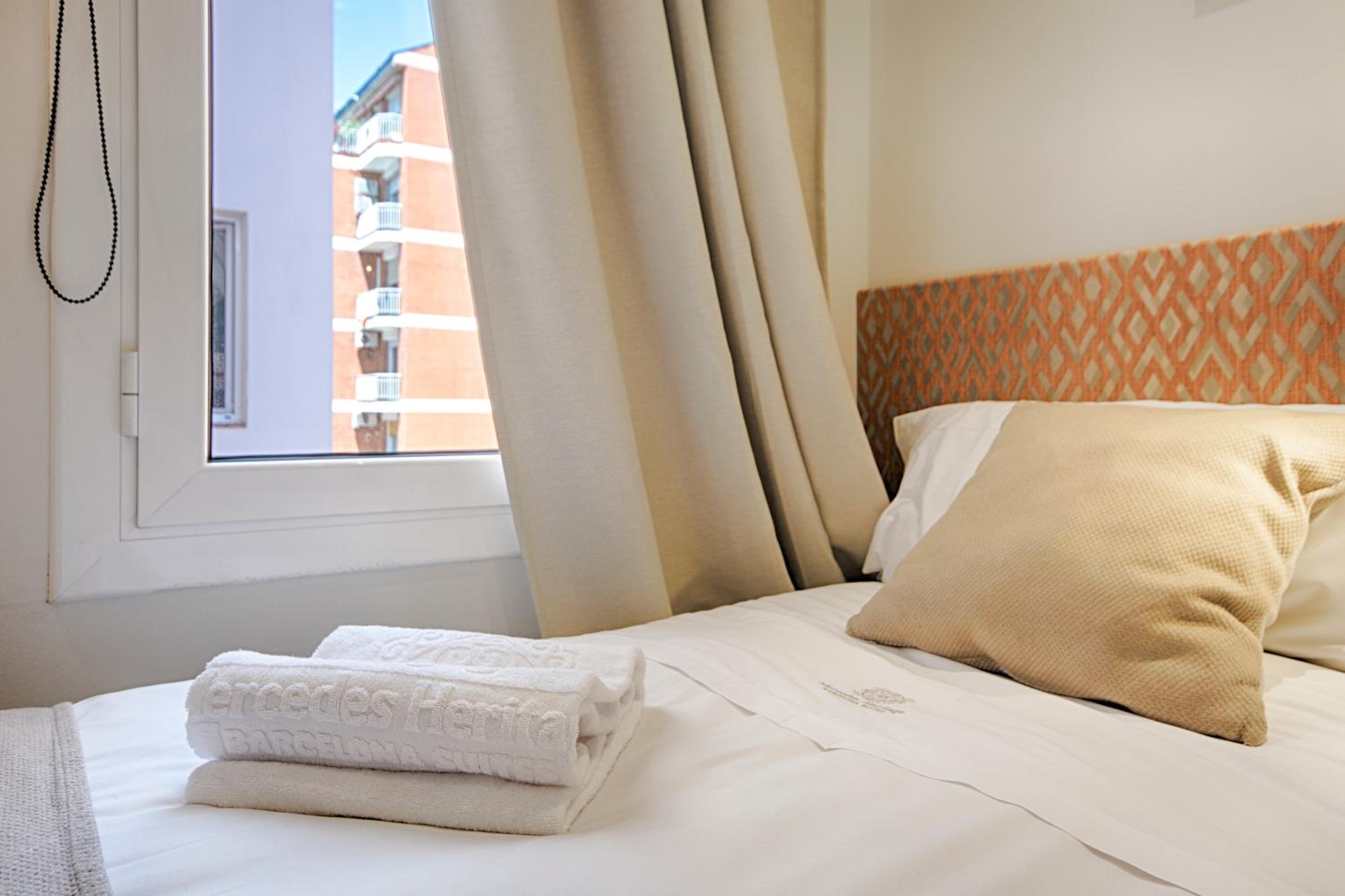 Eixample Building Apartments by Mercedes Heritage